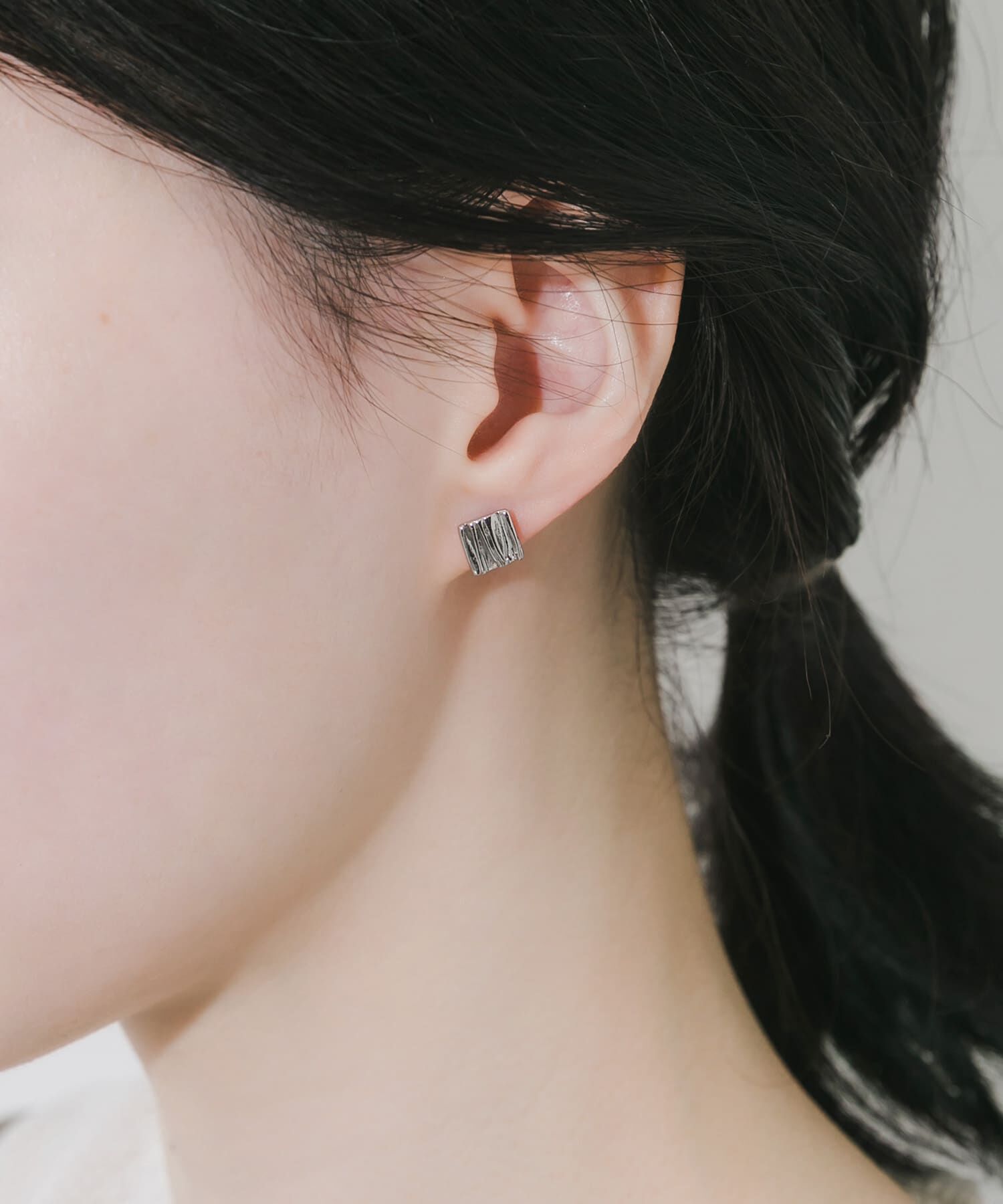 SMELLY「メタルスクエアミニピアス」|ピアス|シルバー