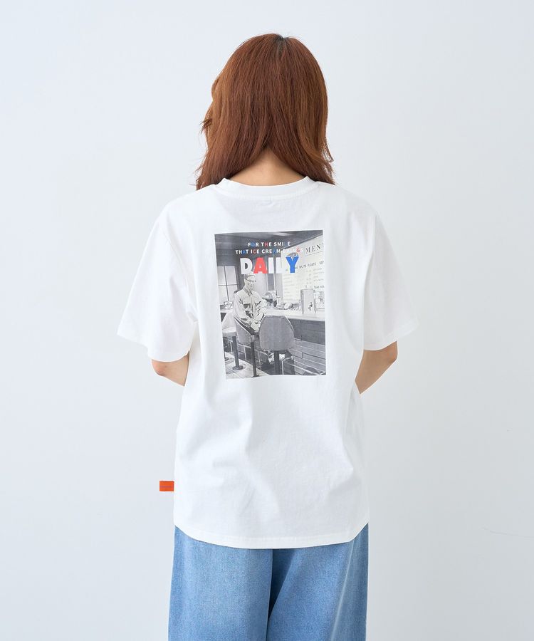 AMERICAN HOLIC「【沖縄・EC限定 BLUE SEAL】ジョニーフォトTシャツ」|Tシャツ・カットソー|