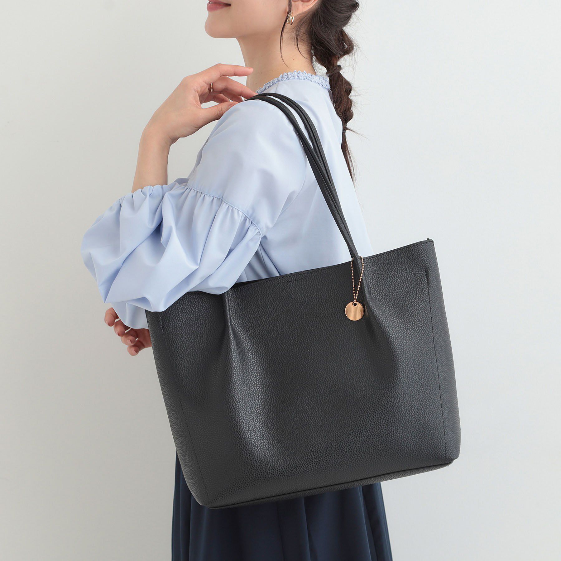 SHOO･LA･RUE「【軽量/通勤・通学】3層で使いやすい　A4トートバッグ」|トートバッグ|ブラック(019)