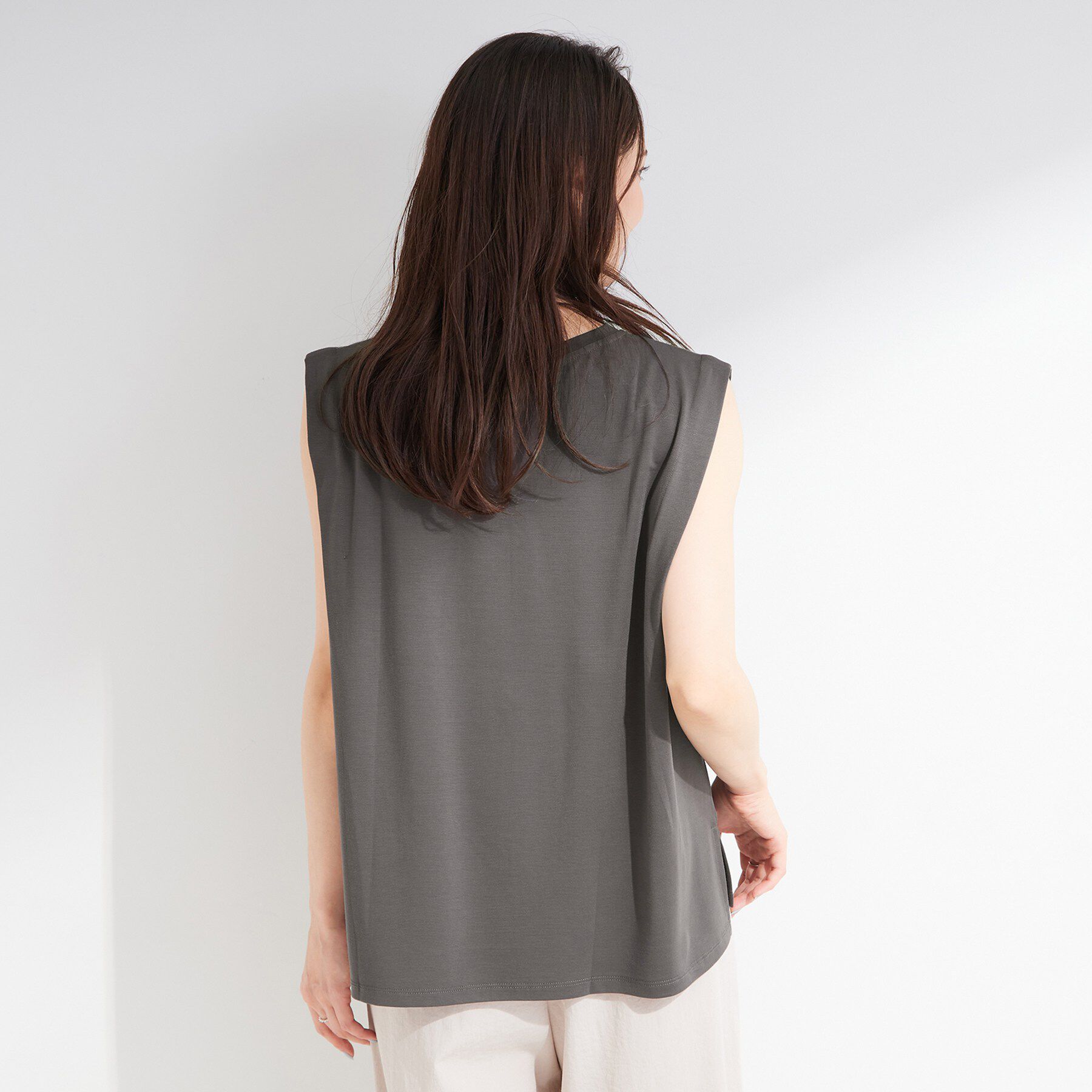 SHOO･LA･RUE「【UVカット/接触冷感】上品に涼し気 とろみタックノースリーブトップス」|Tシャツ・カットソー|