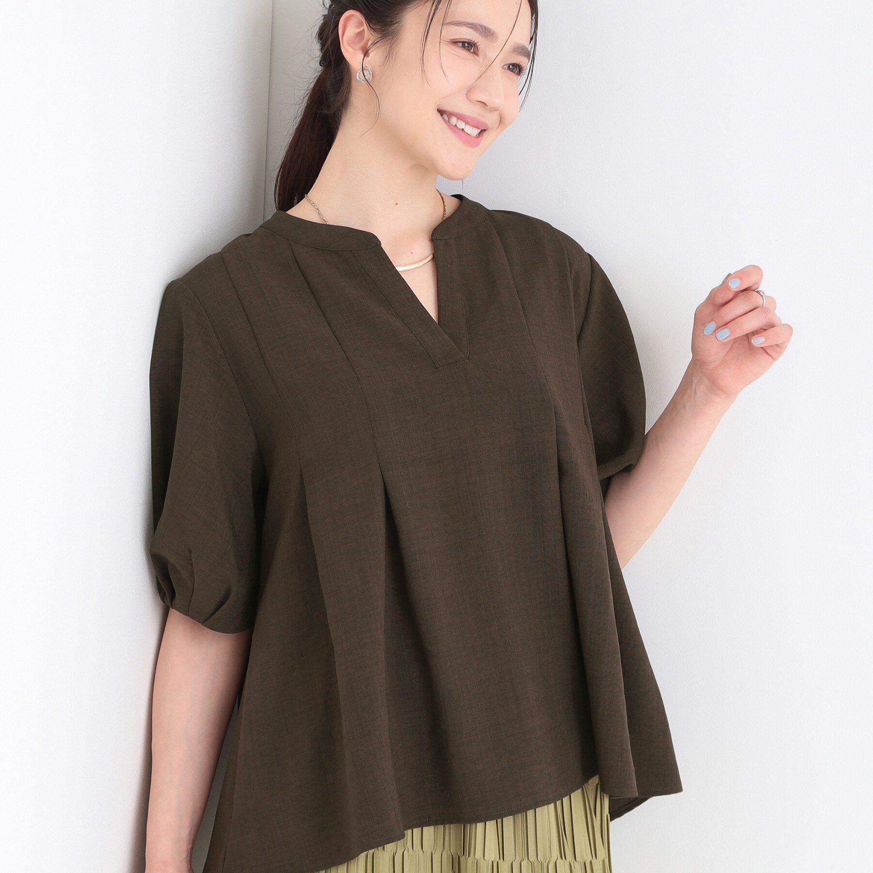 SHOO･LA･RUE「【高レビュー/洗濯後しわになりにくい/インせず着られる】自然に体型カバー 麻調ペプラムブラウス」|シャツ・ブラウス|ブラウン(044)