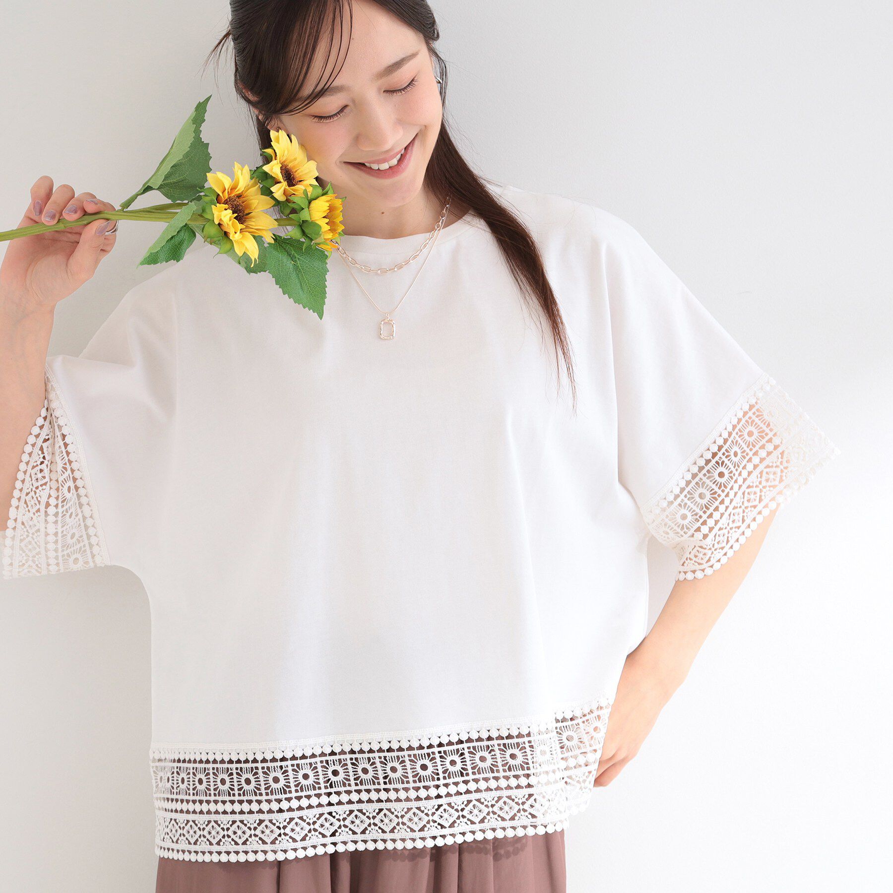 SHOO･LA･RUE「【洗濯機可/ひんやり/体型カバー/S-LL】レース使いがポイント デザインTシャツ」|Tシャツ・カットソー|ホワイト(001)