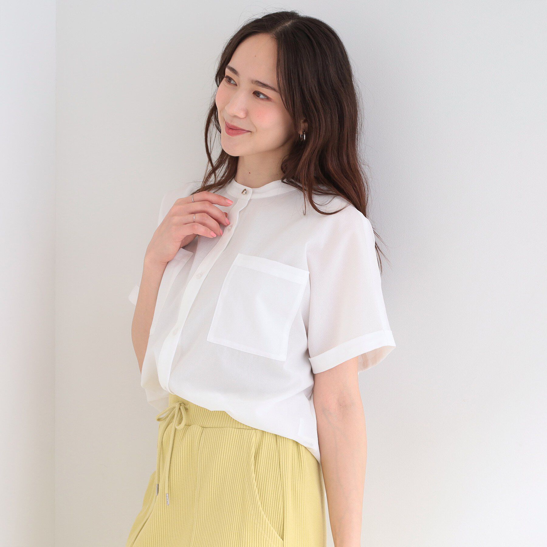 SHOO･LA･RUE「【通気性〇/UV/S-LL】風が通り抜ける ひんやり半袖バンドカラーシアーシャツ」|シャツ・ブラウス|