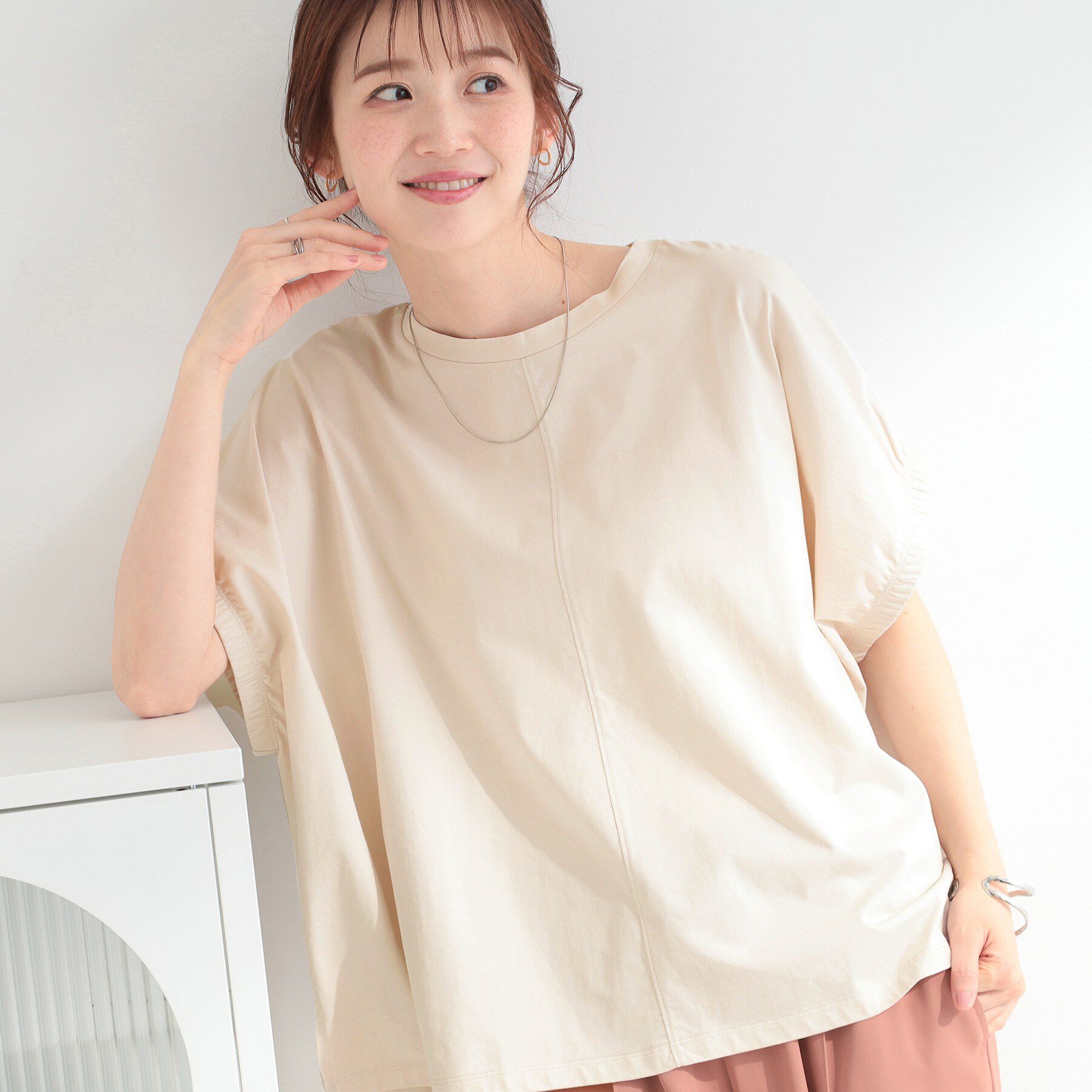 SHOO･LA･RUE「【ひんやり/洗濯機可】シンプルにこなれて見せる お袖ギャザードルマンTシャツ」|Tシャツ・カットソー|ライトベージュ(05