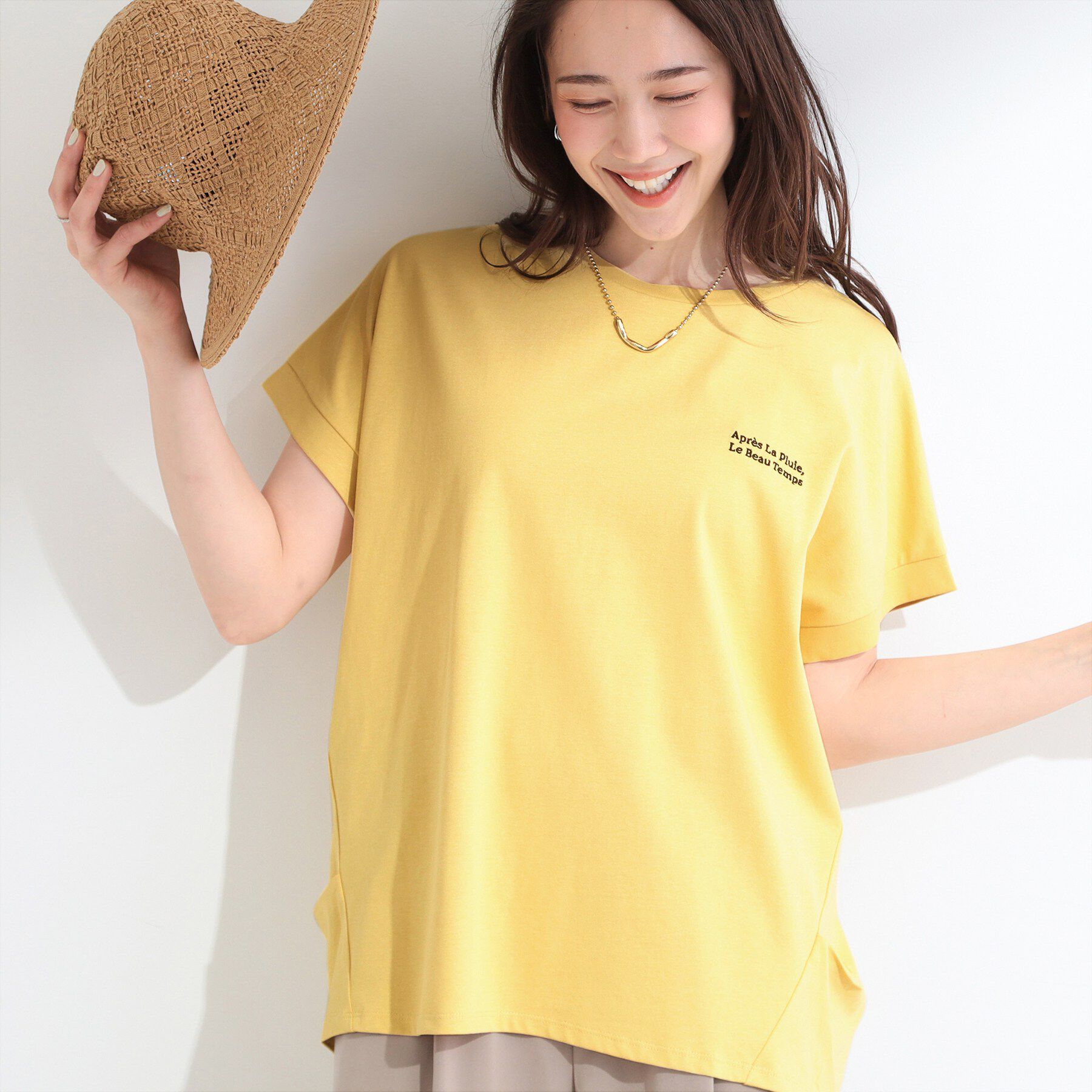 SHOO･LA･RUE「【汗じみ防止/ひんやり/体型カバー】真夏の味方。汗じみが気になりにくい 大人の刺繍ロゴTシャツ」|Tシャツ・カットソー|イエロー(031)