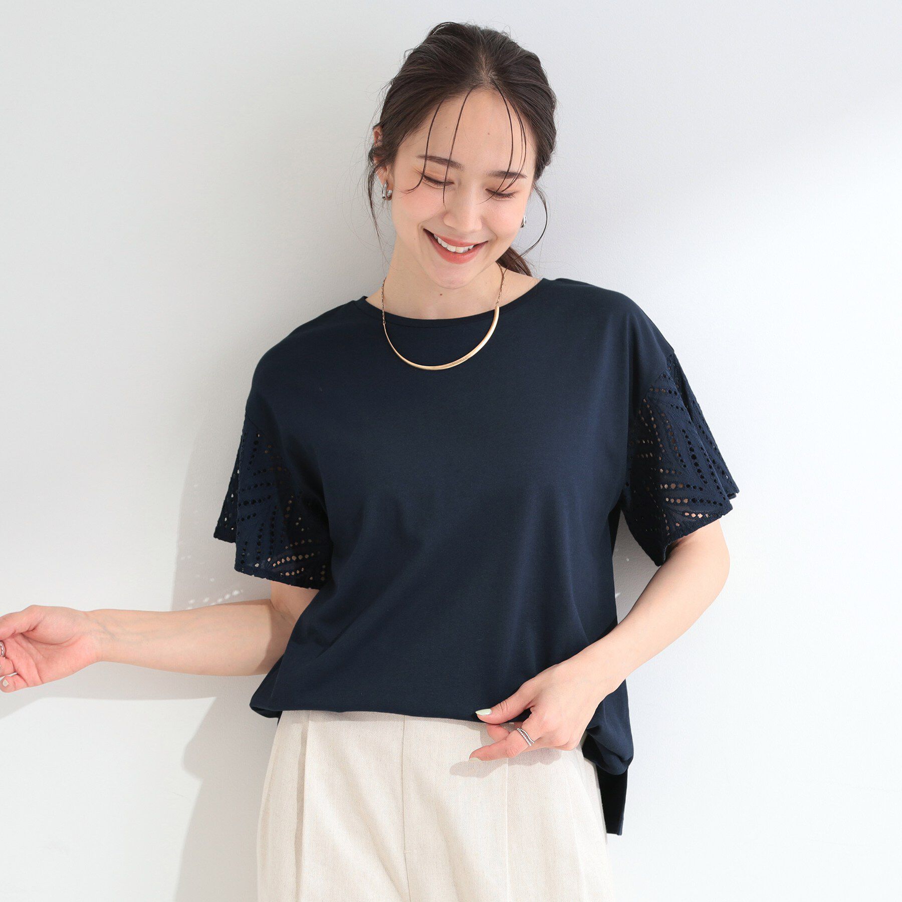 SHOO･LA･RUE「【汗じみ防止/ひんやり/体型カバー】真夏の味方。 汗じみが気になりにくい お袖レースフレアTシャツ」|Tシャツ・カットソー|