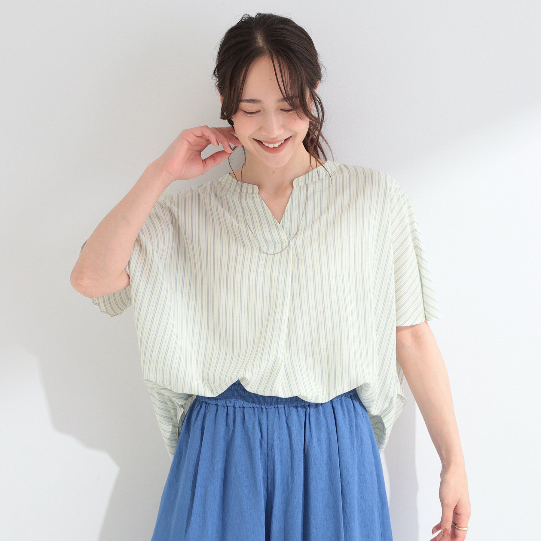 SHOO･LA･RUE「【洗濯機可/体型カバー】とろみタックスキッパーブラウス」|シャツ・ブラウス|