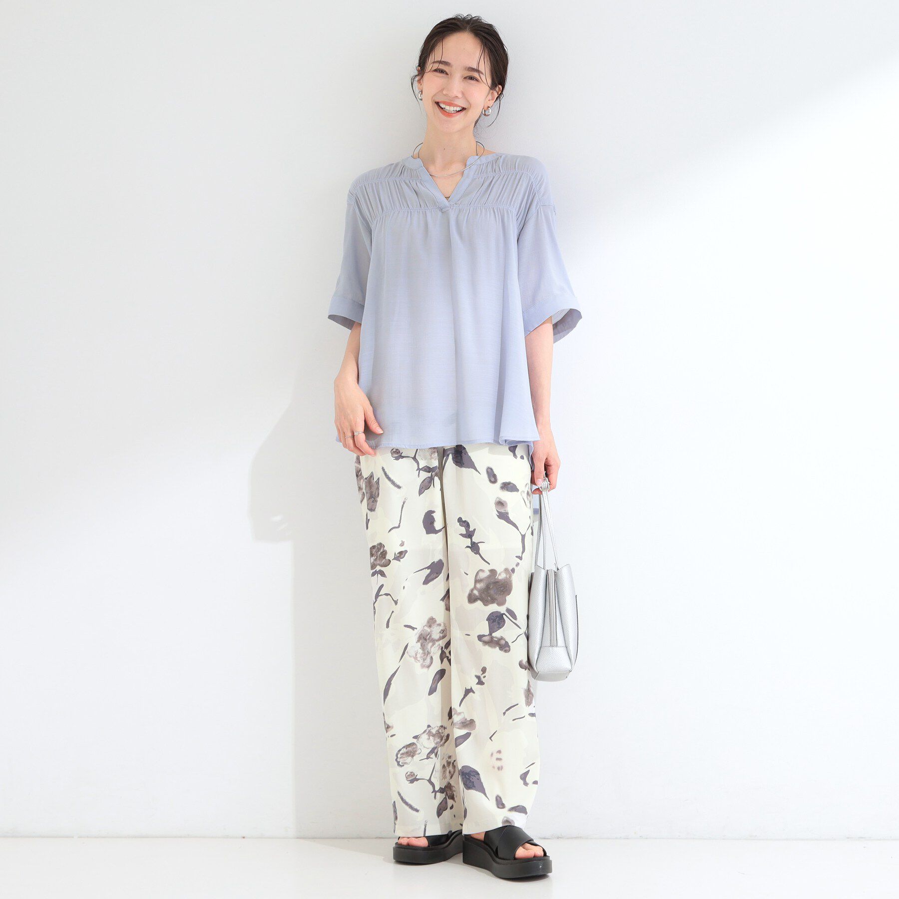 SHOO･LA･RUE「【ひんやり/UV】お袖の長さが調整出来る シャーリングスキッパーブラウス」|シャツ・ブラウス|