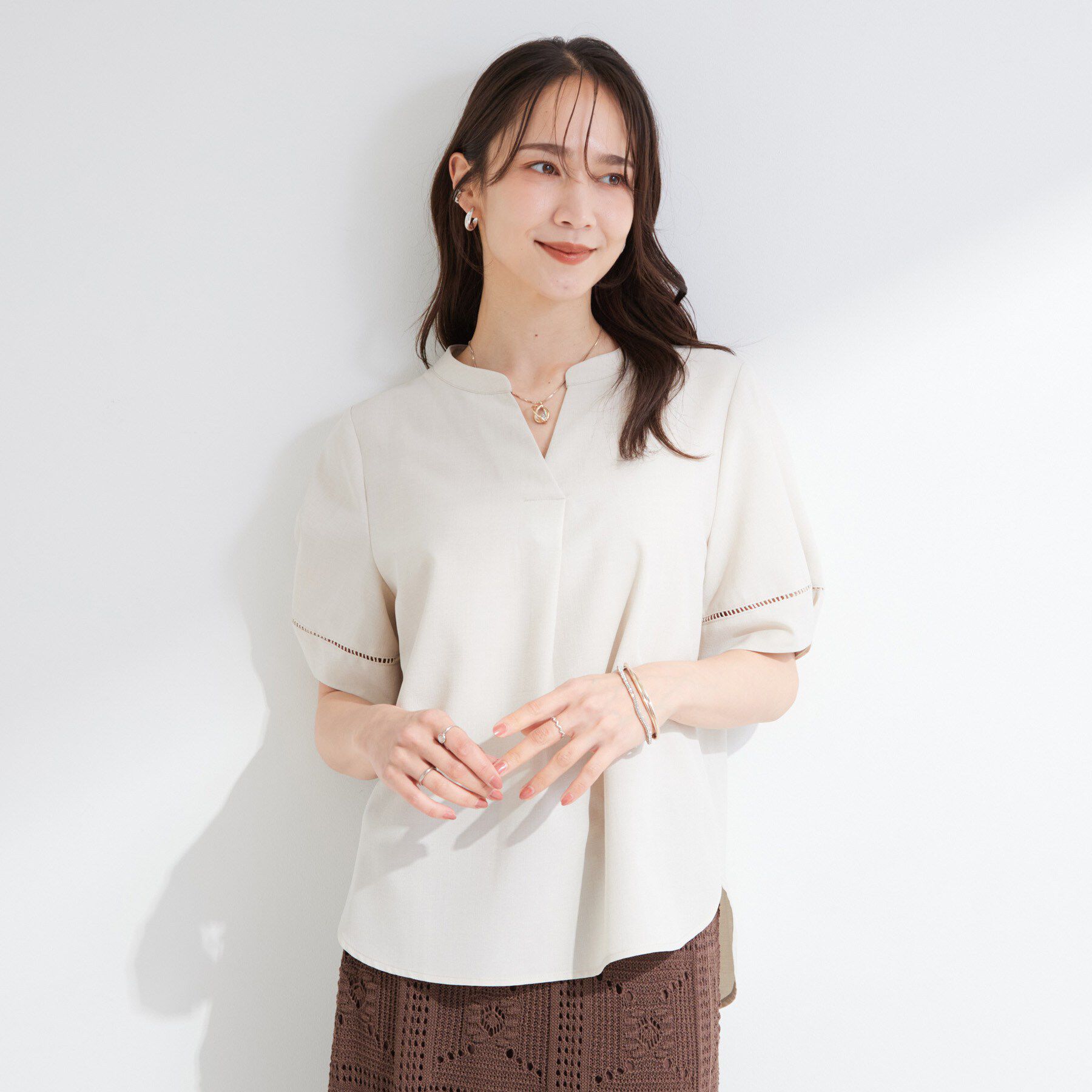 SHOO･LA･RUE「【洗濯後しわになりにくい/インせずきまる】お袖のハシゴレースで涼やかに 麻調スキッパーブラウス」|シャツ・ブラウス|
