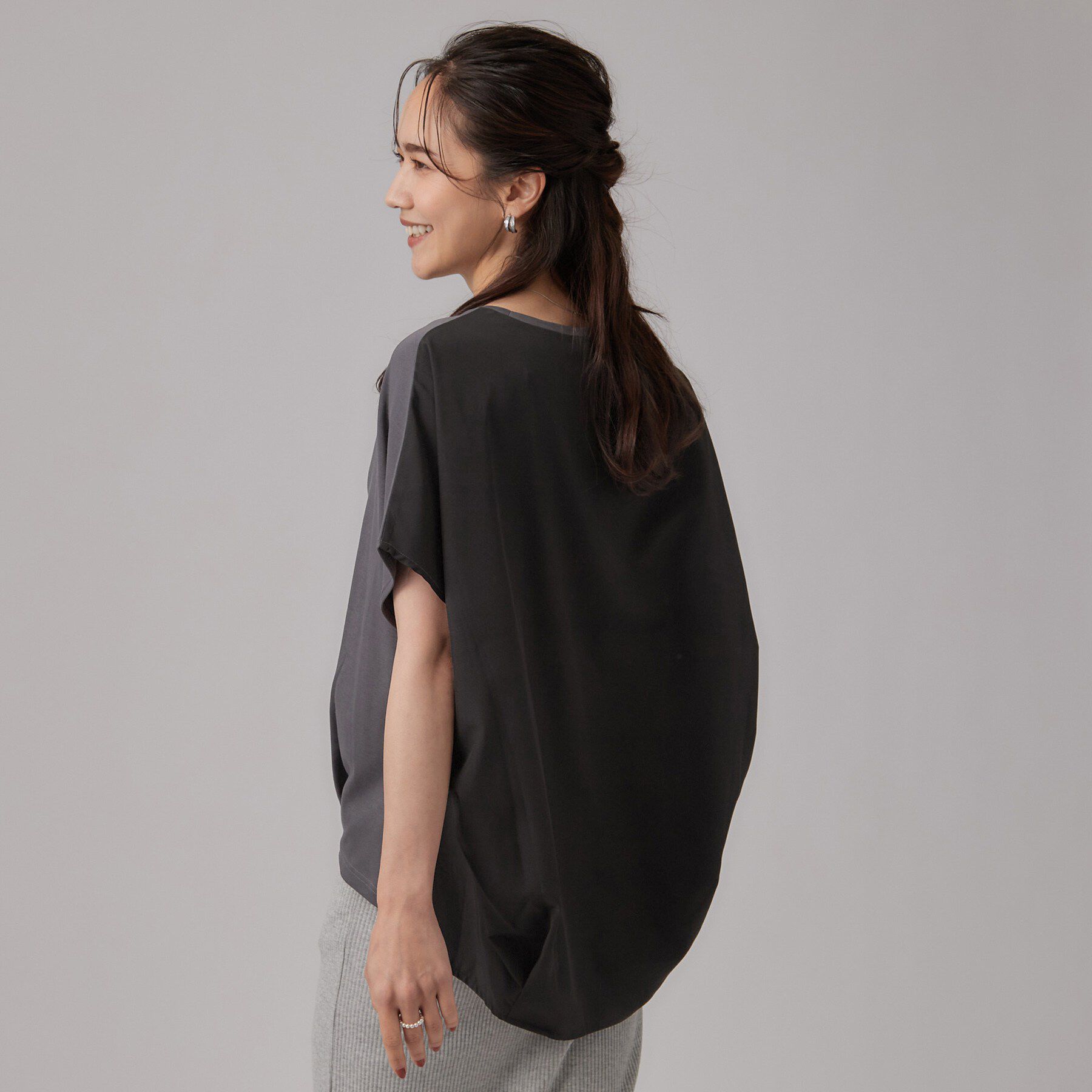 SHOO･LA･RUE「【ひんやり/UV】ヒップまわりを自然にカバー 異素材ドッキング 裾タックトップス」|Tシャツ・カットソー|