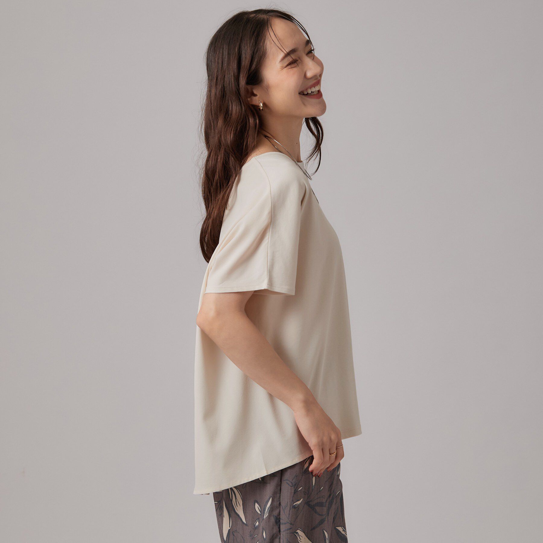 SHOO･LA･RUE「【体型カバー/S-LL】後ろ姿も映える 異素材ドッキングトップス」|Tシャツ・カットソー|