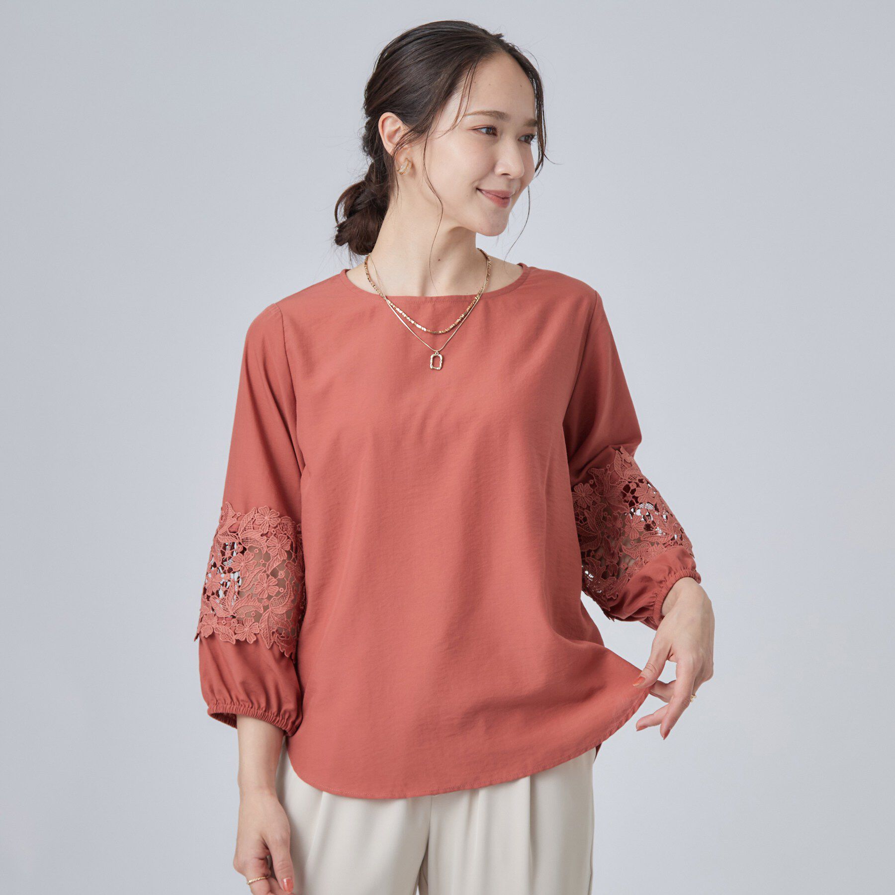 SHOO･LA･RUE「【洗濯機可/S-LL/洗濯後しわになりにくい】お袖レースデザインブラウス」|シャツ・ブラウス|
