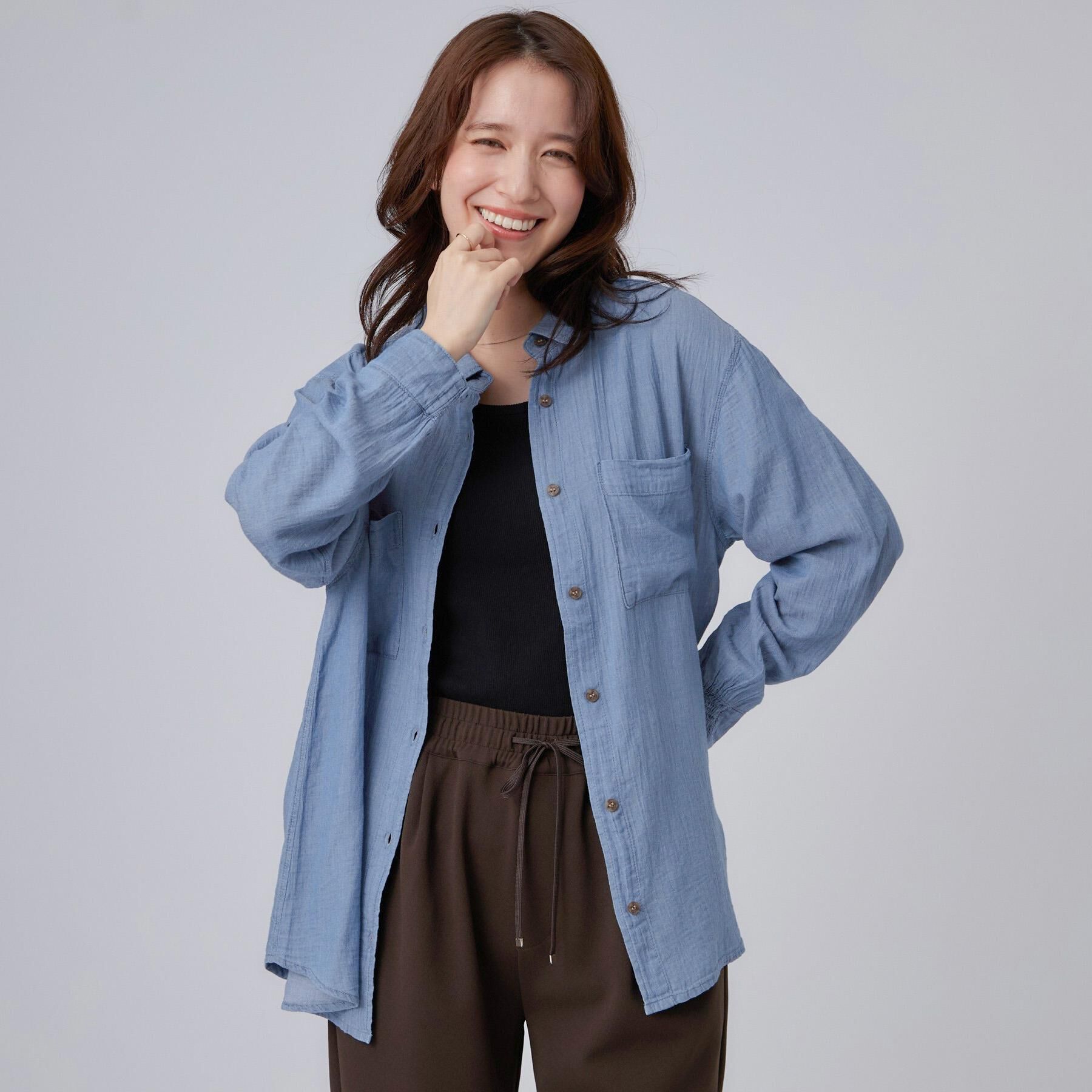 SHOO･LA･RUE「【綿100%/UV/S-LL/体型カバー】優しく透ける 柔らかシアーデニムシャツ」|シャツ・ブラウス|