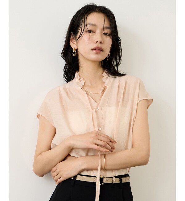 ROPE「【WEB限定カラー】スタンドフリルスキッパーブラウス(無地・ピンストライプ)/イージーケア」|シャツ・ブラウス|