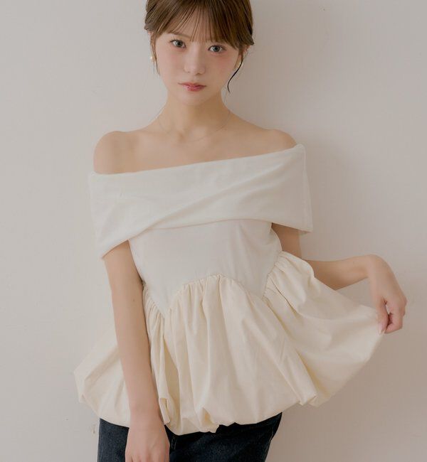 「【SALON  by Chico】前後2オフショルバルーンペプラムベロアトップス」|Tシャツ・カットソー|ホワイト