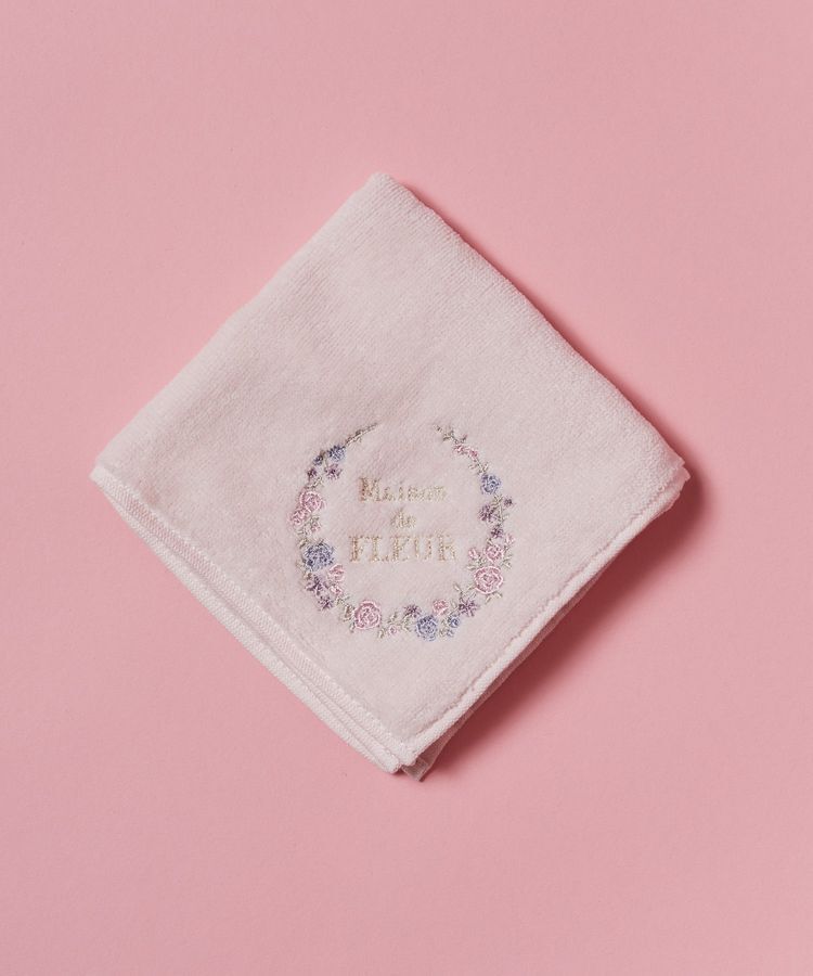 Maison de FLEUR「フラワーフレーム刺繍タオルハンカチ」|ハンカチ|ライトピンク