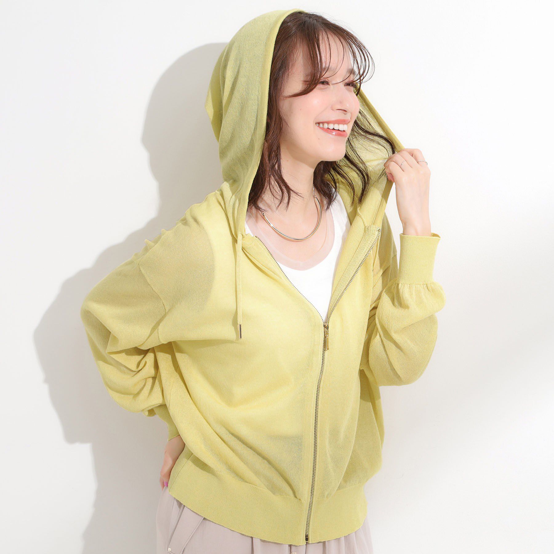 SHOO･LA･RUE「冷房対策にも 上品なシアー感のニットパーカ」|カーディガン|イエロー(031)