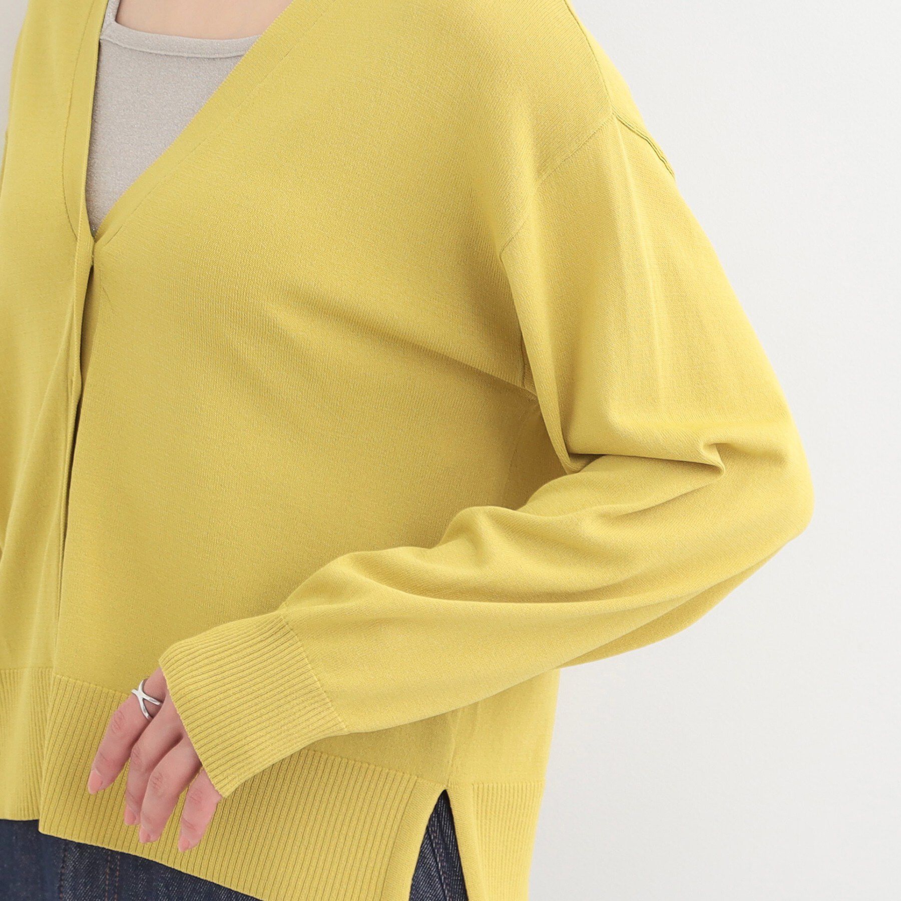 SHOO･LA･RUE「【洗濯機可/ひんやり/UV】さらっとしたタッチが心地よい ショート丈 Vネックカーディガン」|カーディガン|