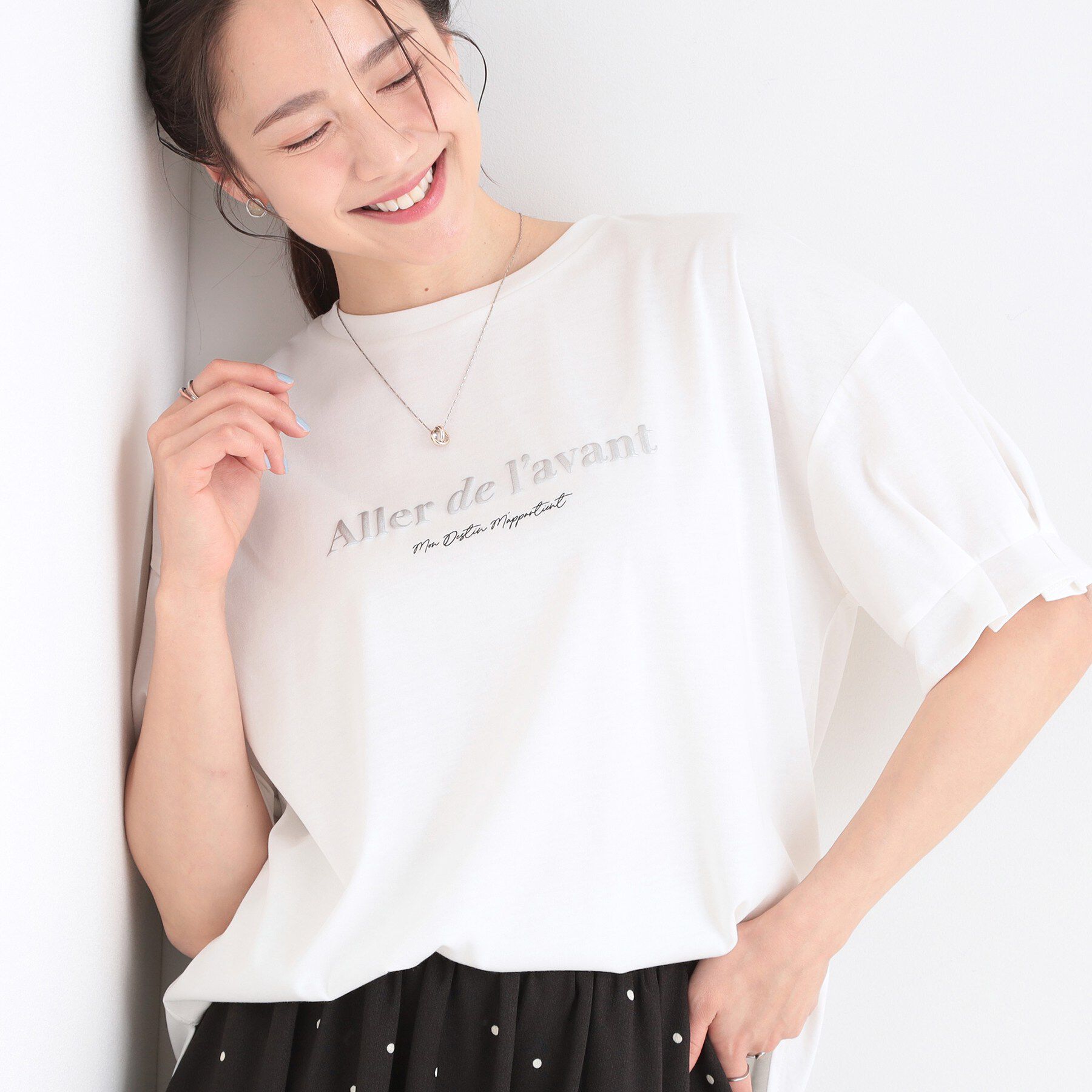 SHOO･LA･RUE「【ひんやり/UV/S-LL】お袖ふんわり二の腕カバー ぷっくりラメプリントTシャツ」|Tシャツ・カットソー|ホワイト(101)