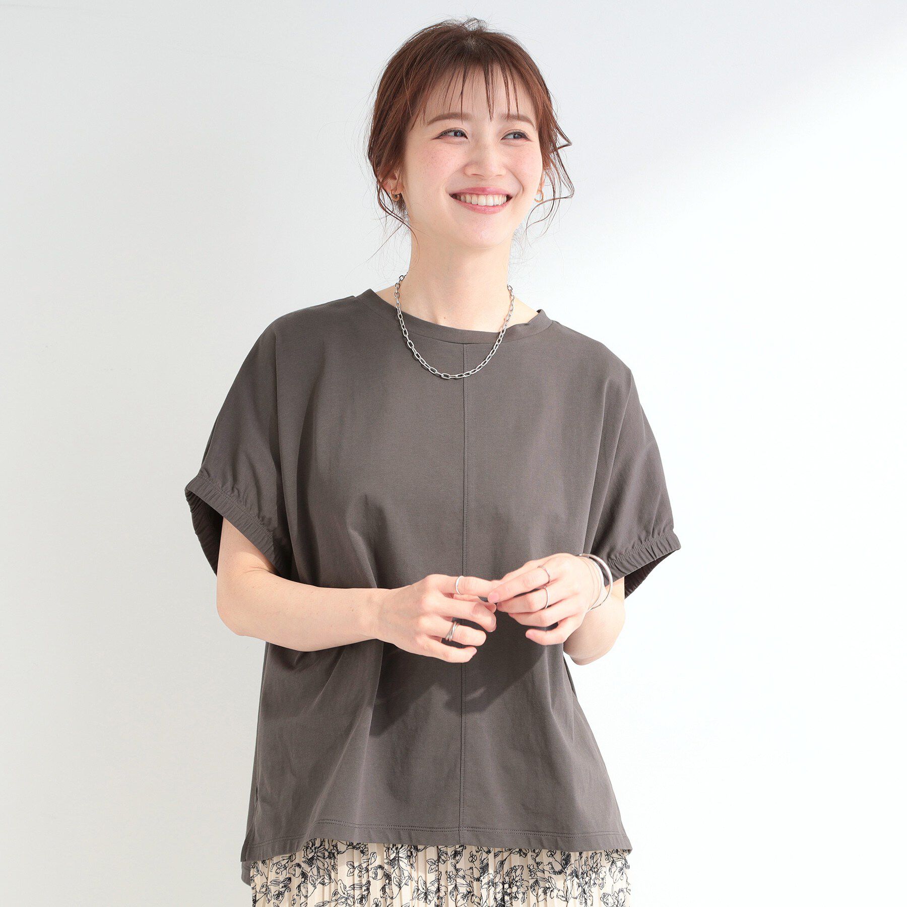 SHOO･LA･RUE「【ひんやり/洗濯機可】シンプルにこなれて見せる お袖ギャザードルマンTシャツ」|Tシャツ・カットソー|