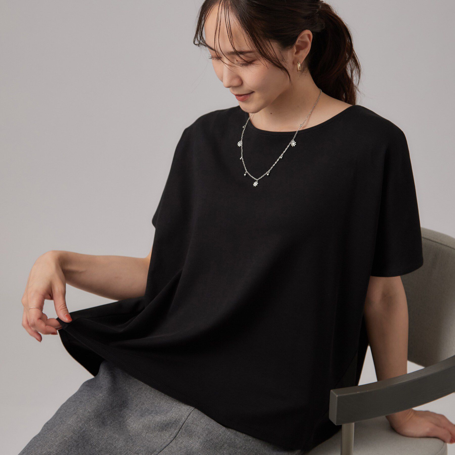 SHOO･LA･RUE「【体型カバー/S-LL】後ろ姿も映える 異素材ドッキングトップス」|Tシャツ・カットソー|ブラック(019)