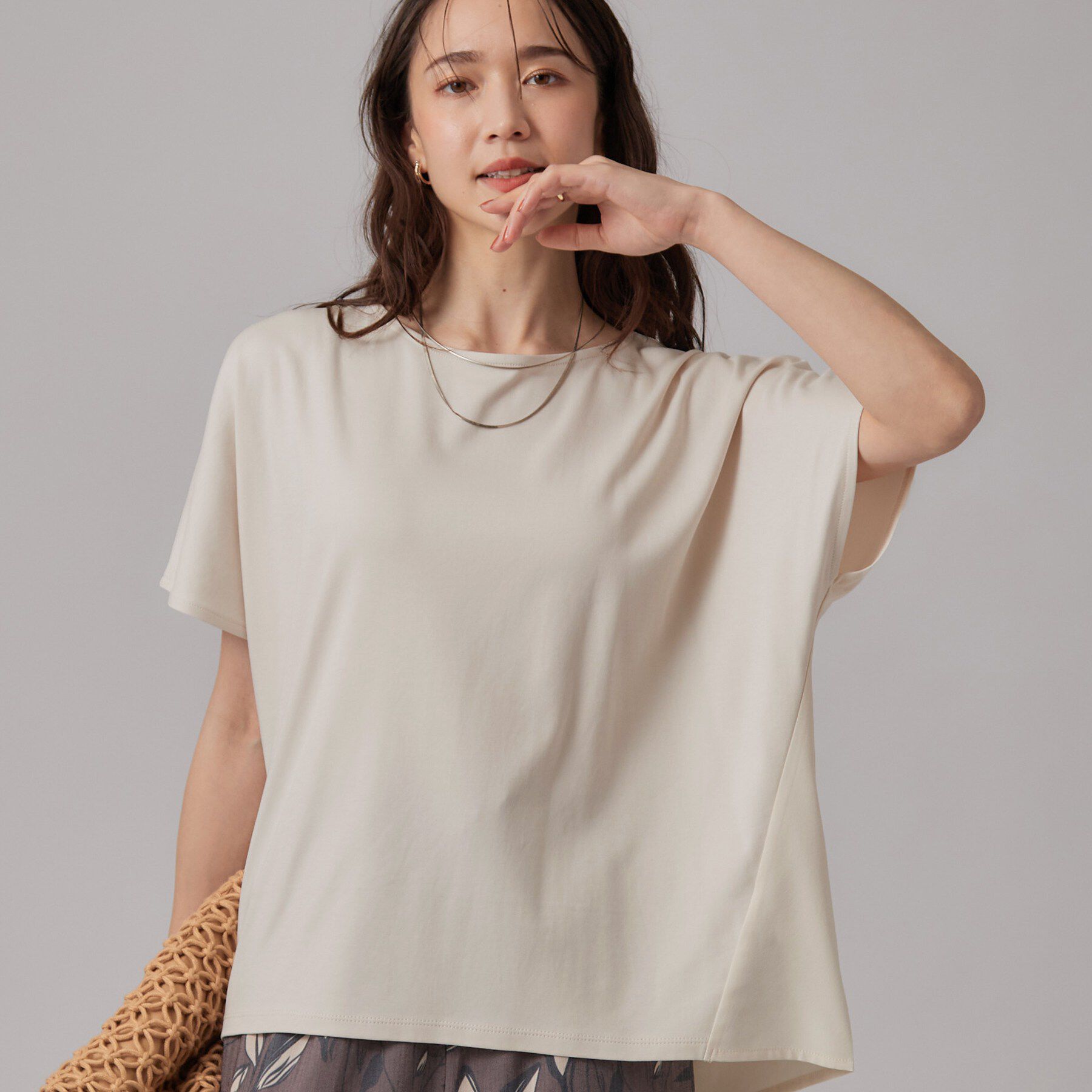 SHOO･LA･RUE「【体型カバー/S-LL】後ろ姿も映える 異素材ドッキングトップス」|Tシャツ・カットソー|ライトベージュ(05