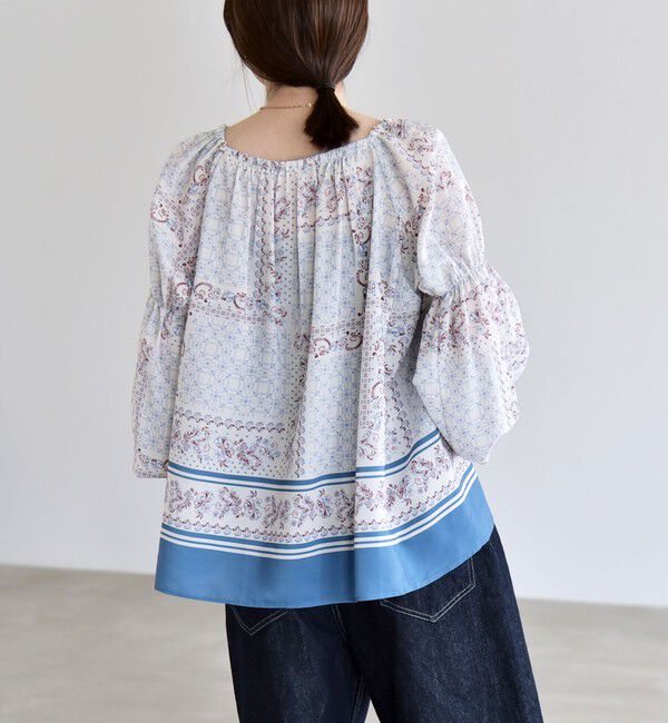 quaranciel「quaranciel:〈洗濯機可能〉フラワー スカーフ プリント ギャザー パフ ブラウス」|シャツ・ブラウス|