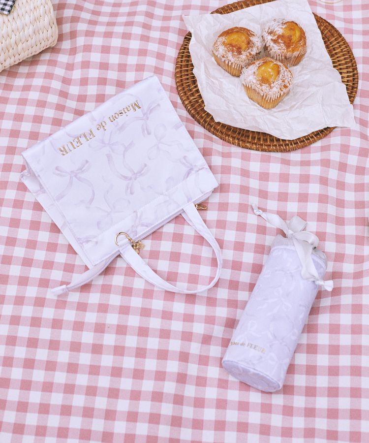 Maison de FLEUR「【保冷機能付き】リボン柄巾着ボトルケース」|ポーチ|