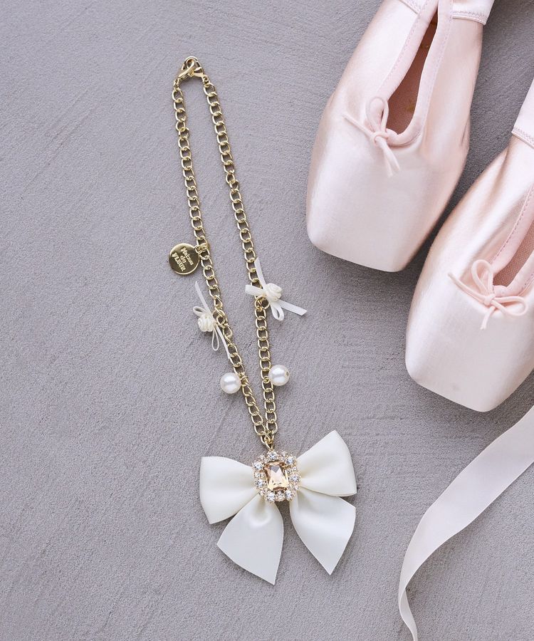 Maison de FLEUR「ビジューローズリボンバッグチャーム」|その他|アイボリー