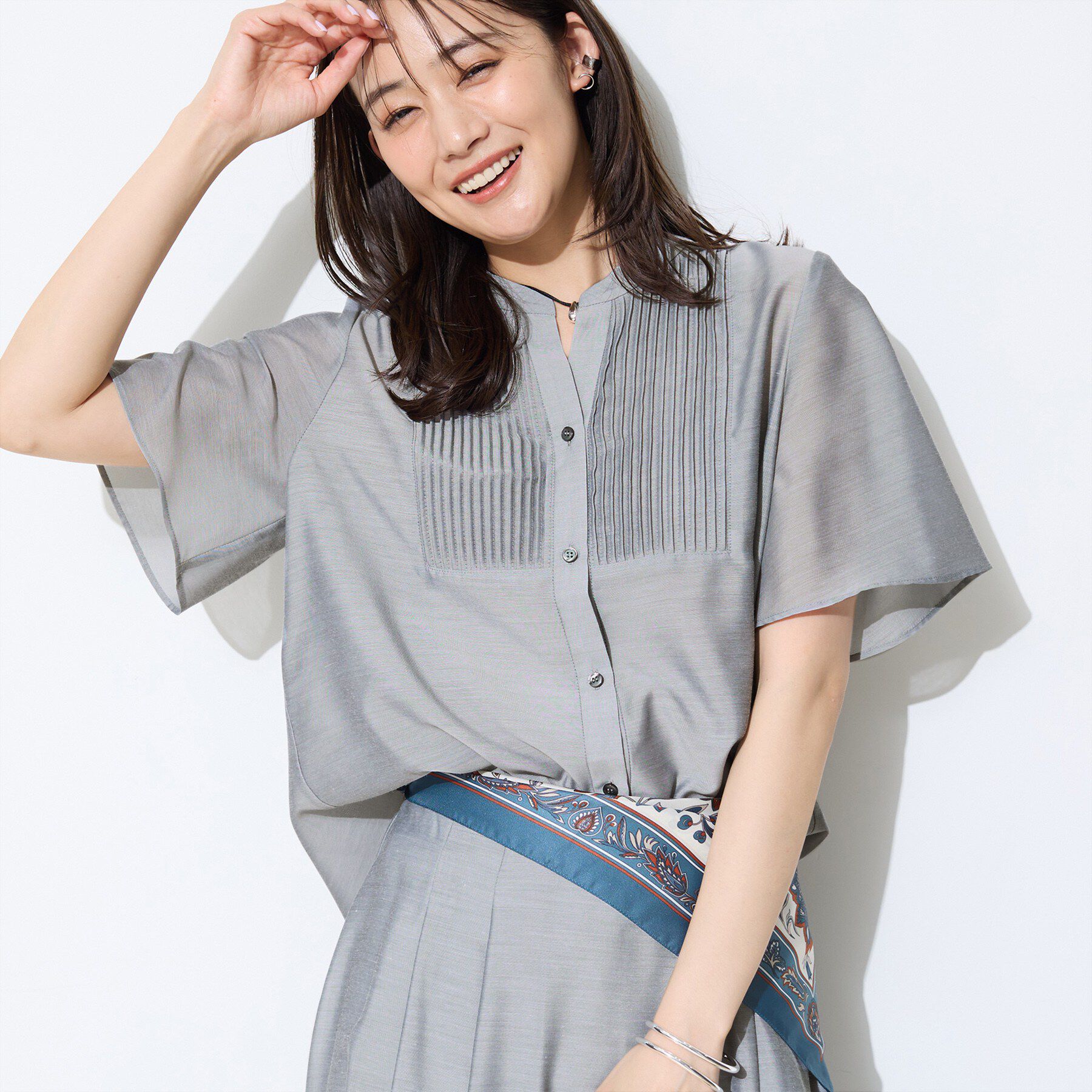 INDIVI「【接触冷感/洗える】シアーシャンブレーピンタックブラウス」|シャツ・ブラウス|ライトグレー(411