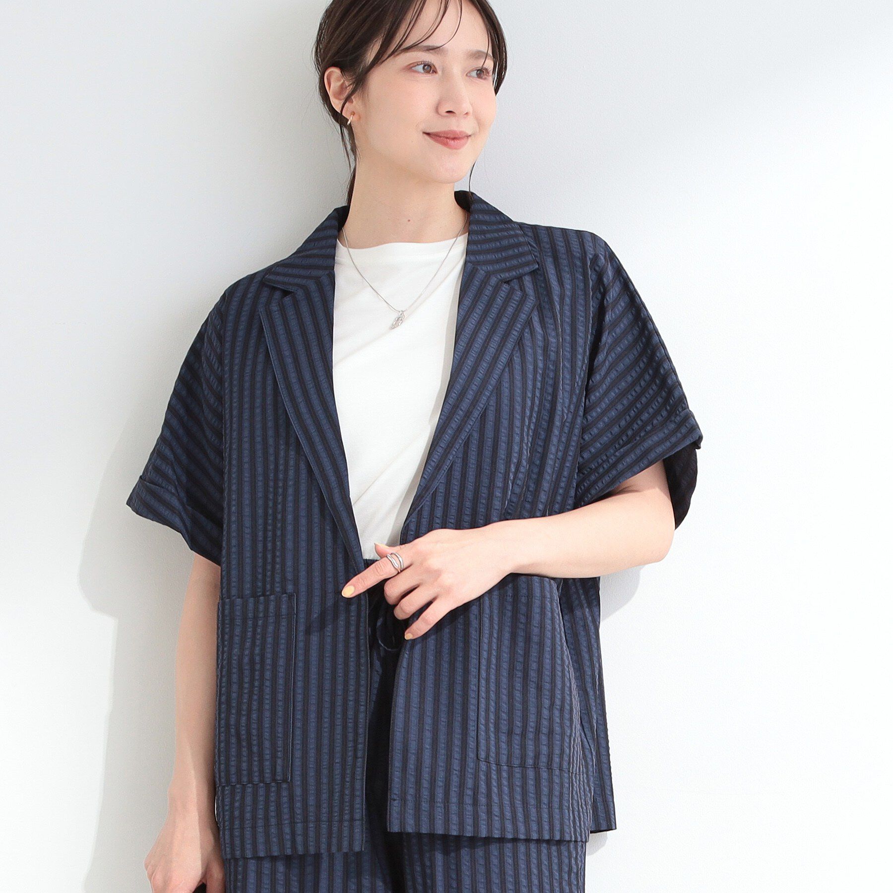 SHOO･LA･RUE「【ひんやり/吸水速乾/セットアップ可】羽織るだけで主役になる サッカーストライプシャツジャケット」|テーラードジャケット|