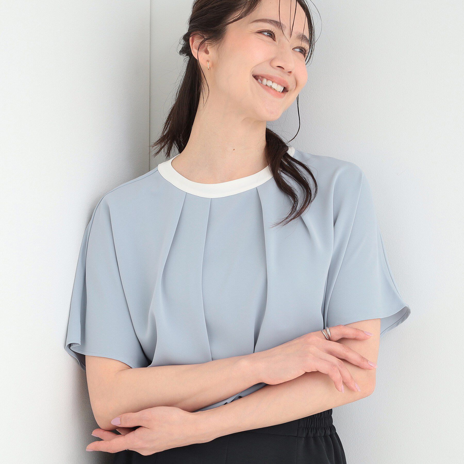 SHOO･LA･RUE「【ひんやり/UV/通勤】洗濯後しわになりにくい 上品配色ブラウス」|シャツ・ブラウス|ブルー(592)