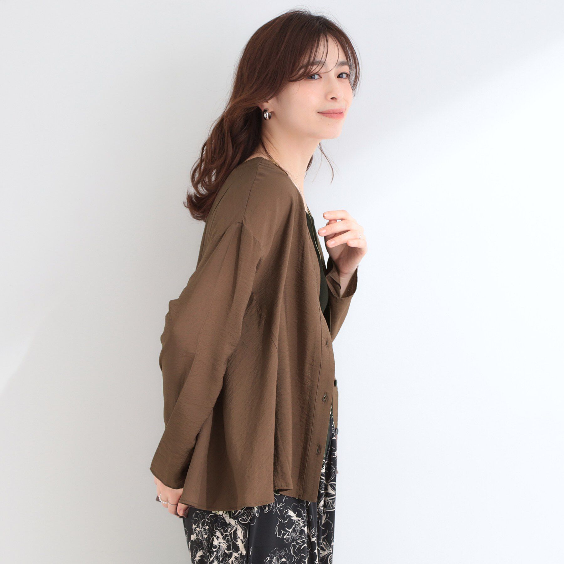 SHOO･LA･RUE「【洗濯機可/S-LL】お顔周りすっきり 大人のシアーシャツカーディガン」|カーディガン|