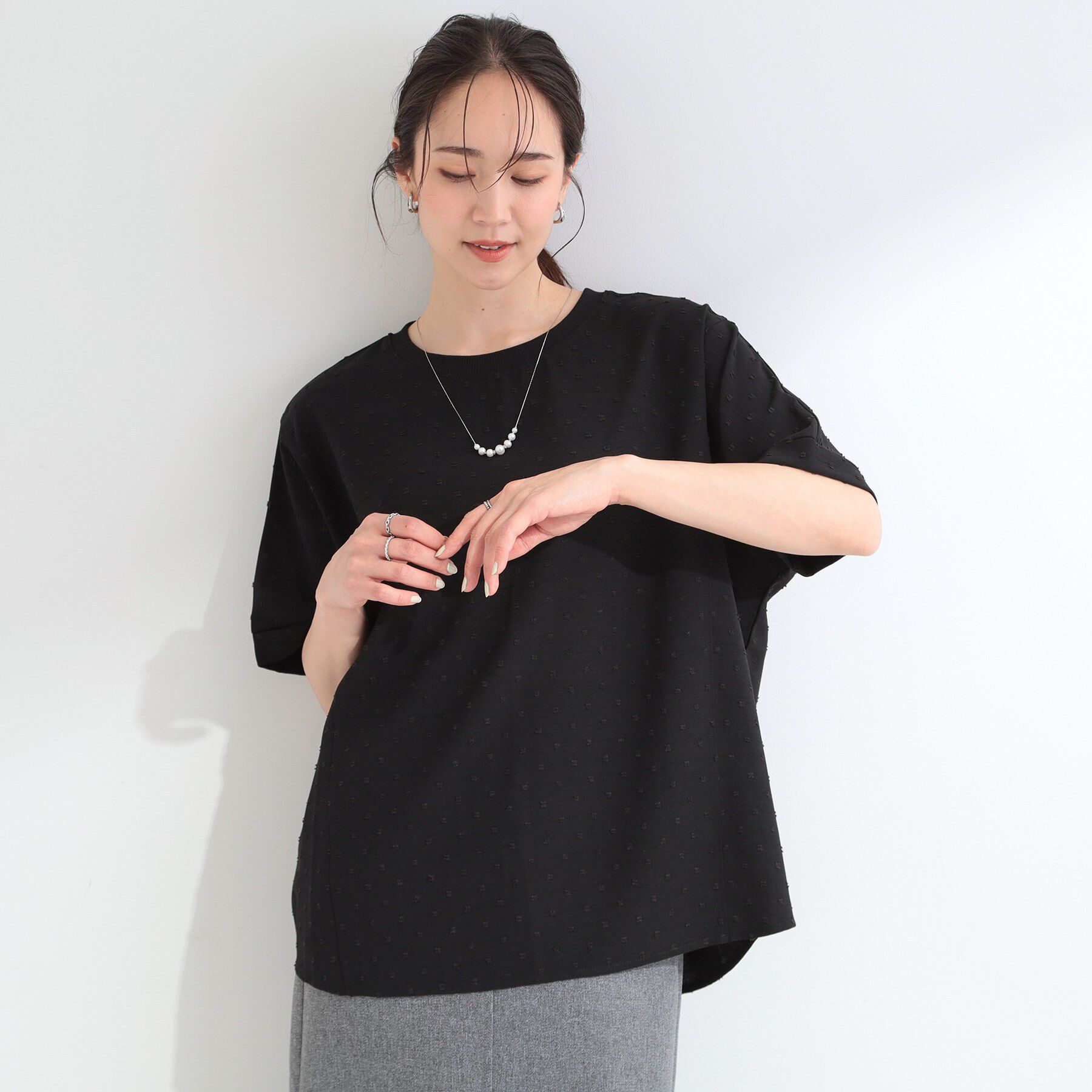 SHOO･LA･RUE「【洗濯後しわになりにくい/体型カバー】ドビードットで上品に ドルマントップス」|シャツ・ブラウス|