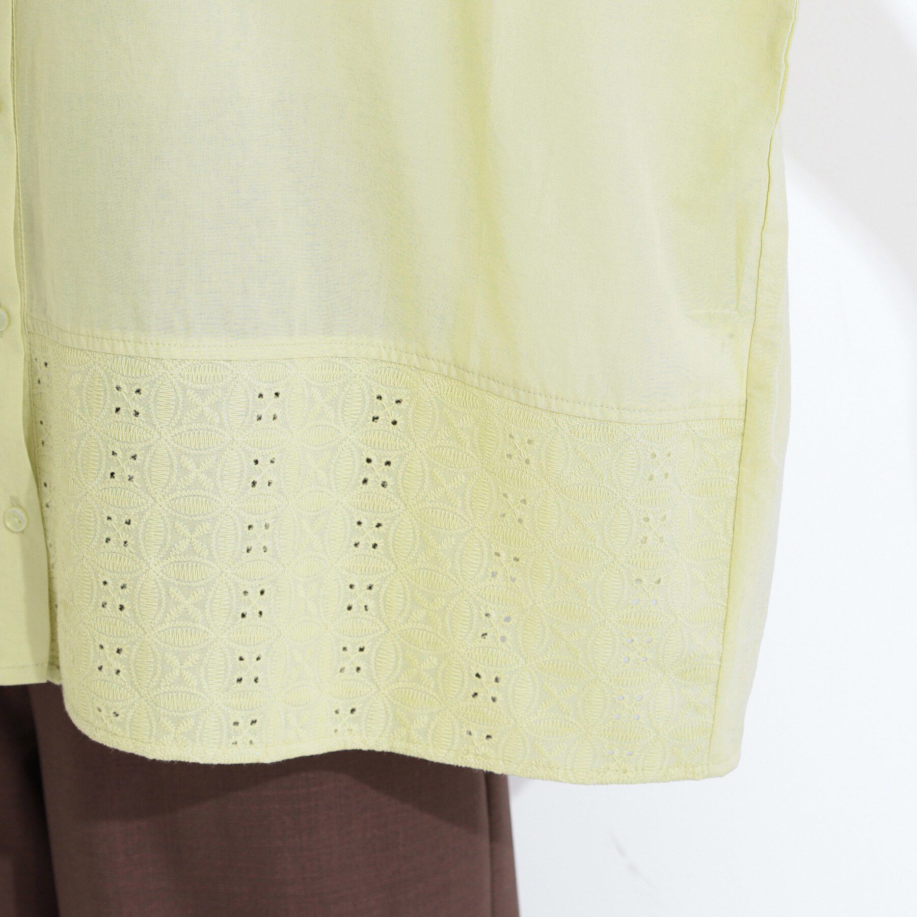 SHOO･LA･RUE「【体型カバー/S~LL】インせず着られて刺繍が目を引く 切替ノーカラーブラウス」|シャツ・ブラウス|