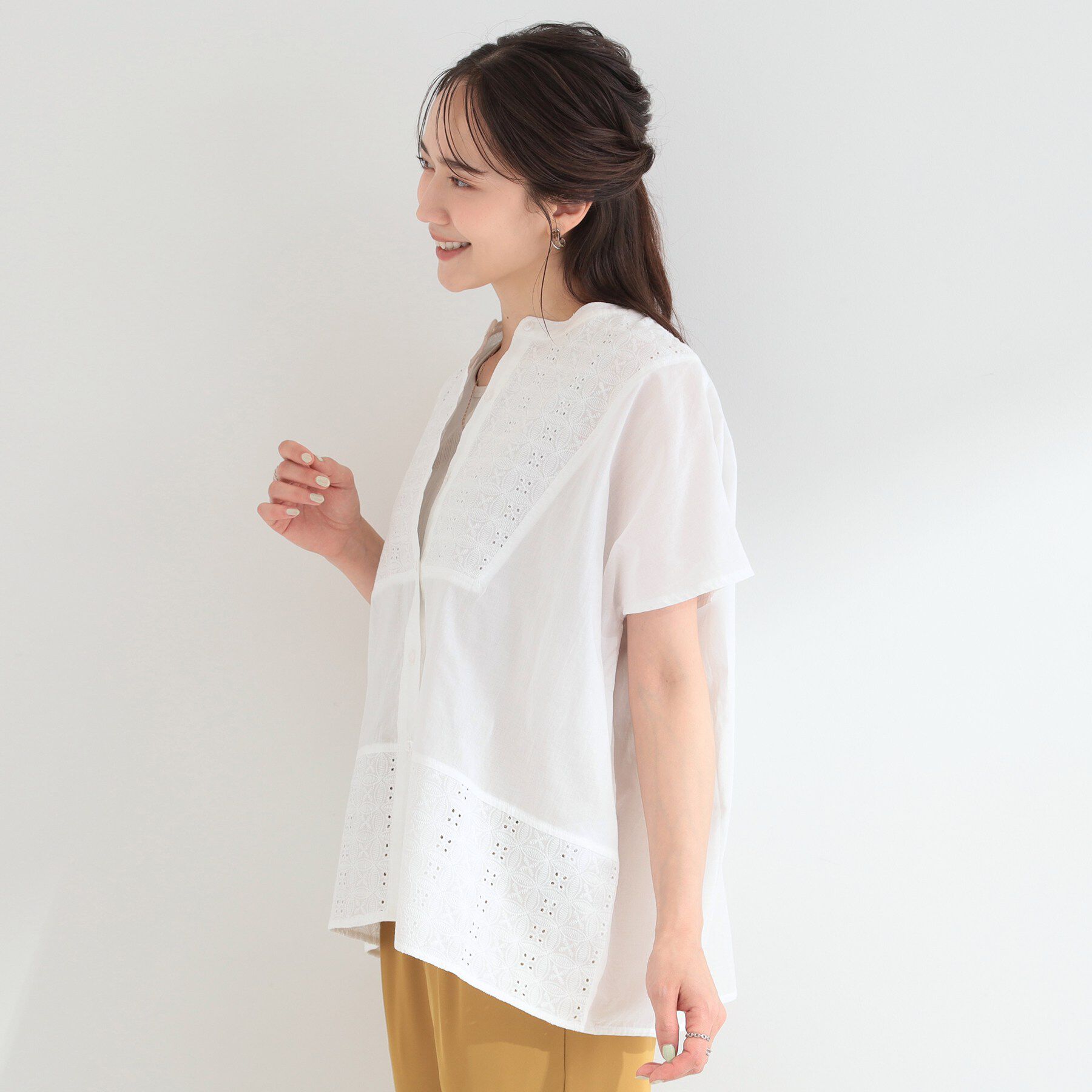 SHOO･LA･RUE「【体型カバー/S~LL】インせず着られて刺繍が目を引く 切替ノーカラーブラウス」|シャツ・ブラウス|