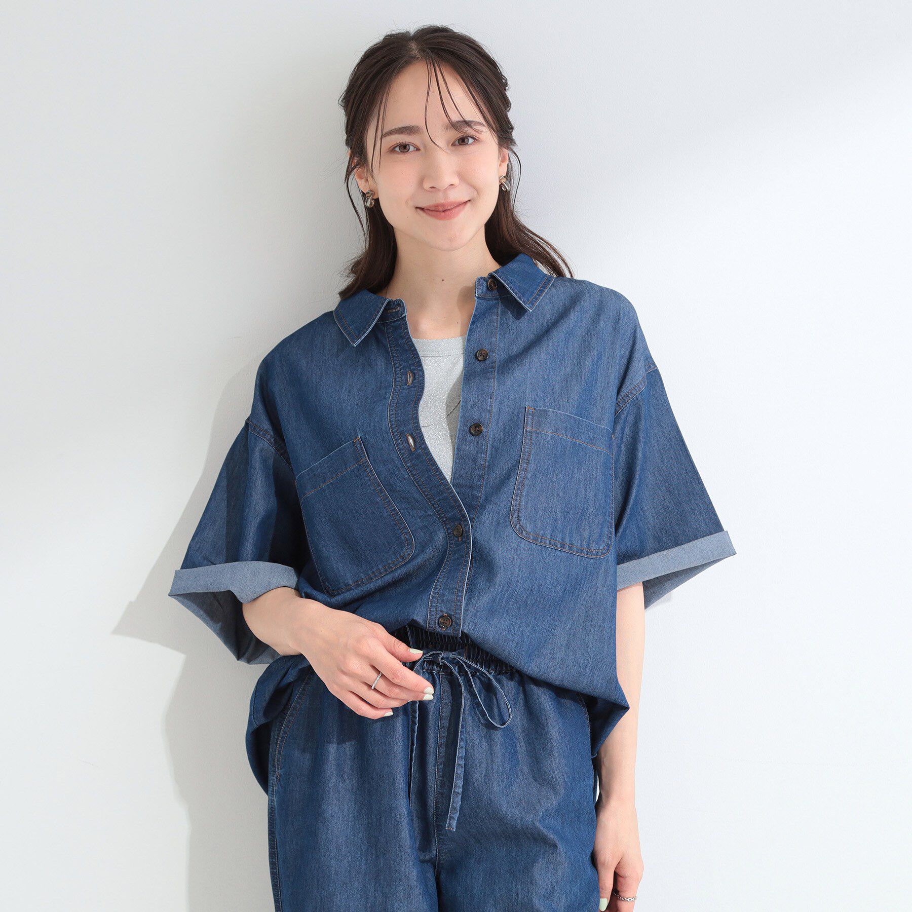 SHOO･LA･RUE「【セットアップ可/S-LL】ライトオンスデニム 5分袖シャツ」|シャツ・ブラウス|