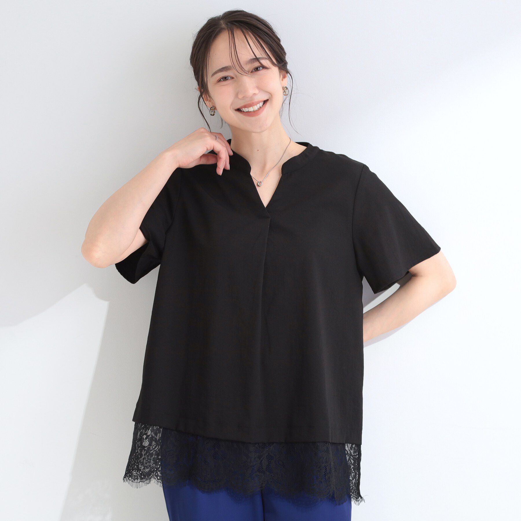 SHOO･LA･RUE「【ひんやり/洗濯機可】軽凛(かろりん) スキッパー裾レースブラウス」|シャツ・ブラウス|
