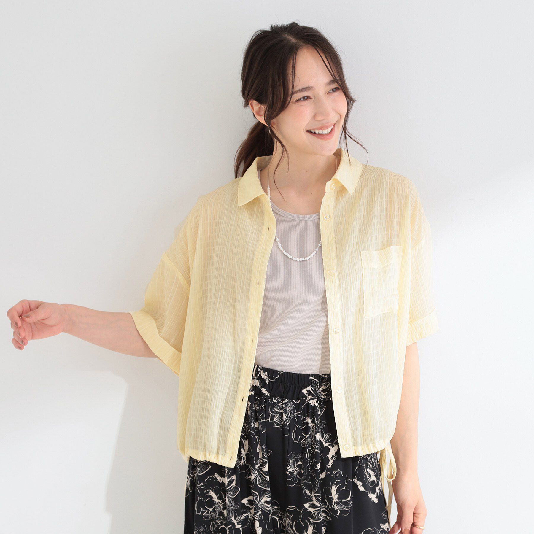 SHOO･LA･RUE「【S-LL/洗濯機可/体型カバー】さらさら シャーリングシフォン 裾ドロストシャツ」|シャツ・ブラウス|