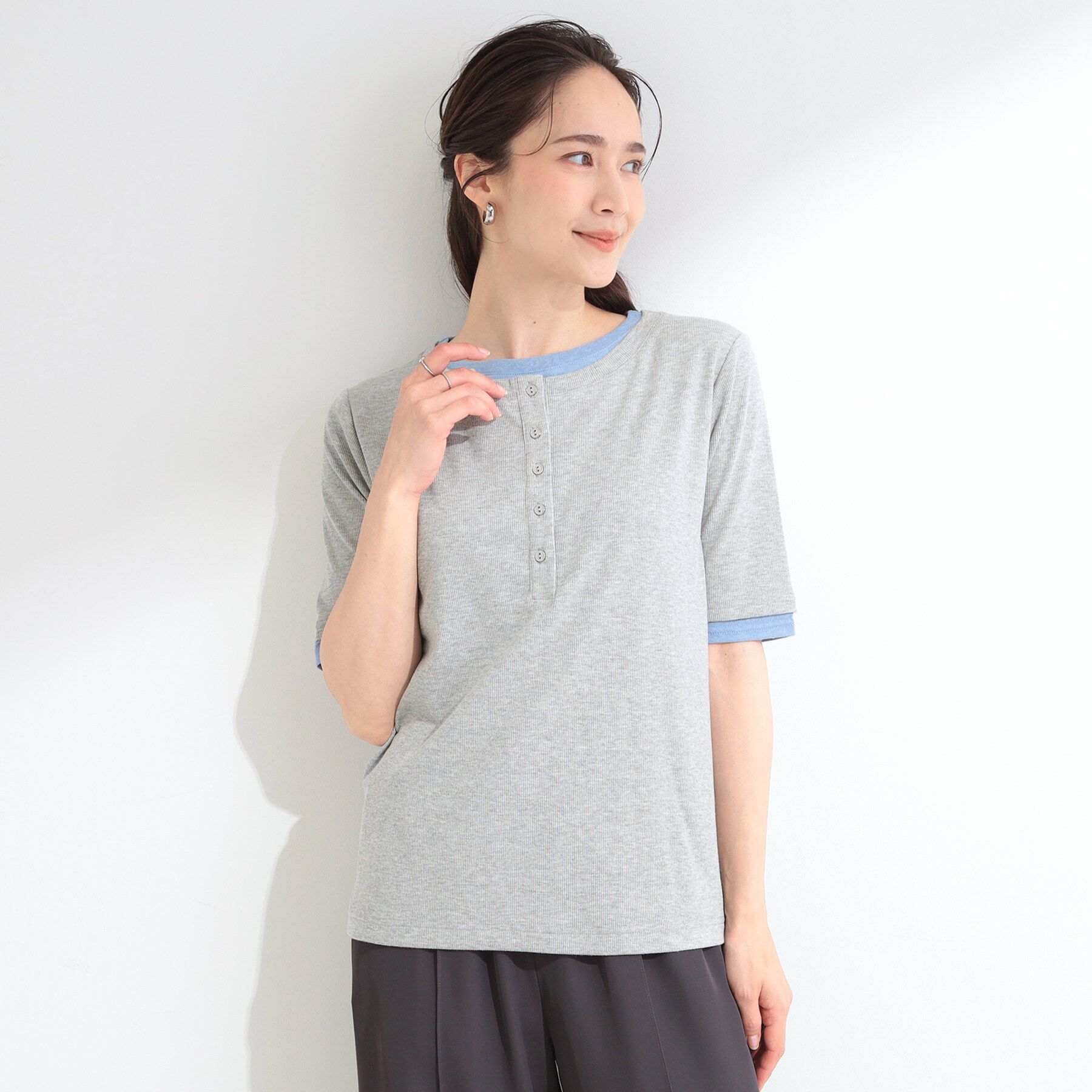 SHOO･LA･RUE「【S-LL/洗濯機可】二の腕隠れる 配色レイヤード風 ヘンリーネック5分袖Tシャツ」|Tシャツ・カットソー|