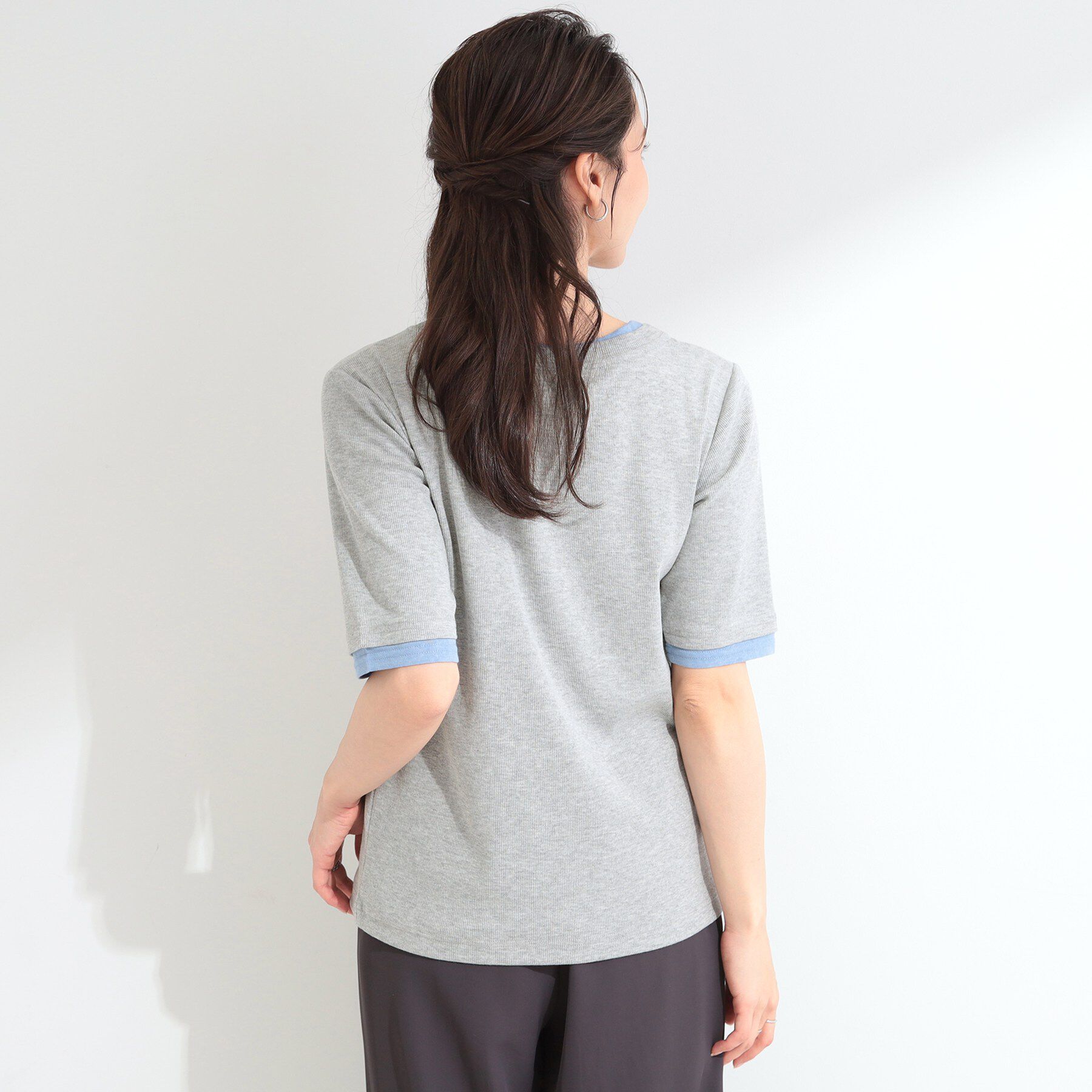 SHOO･LA･RUE「【S-LL/洗濯機可】二の腕隠れる 配色レイヤード風 ヘンリーネック5分袖Tシャツ」|Tシャツ・カットソー|