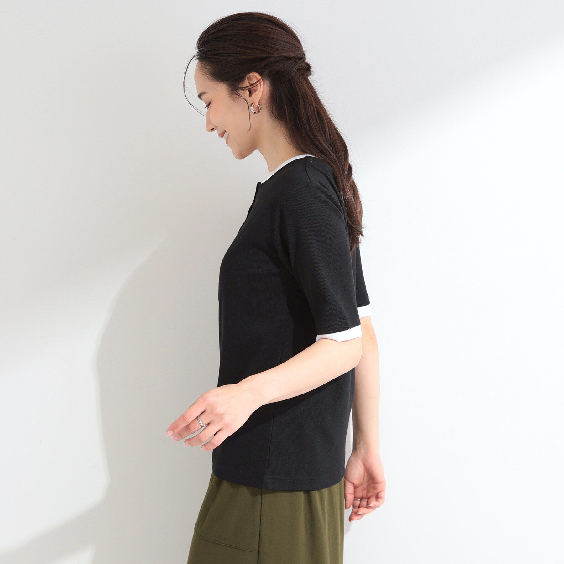 SHOO･LA･RUE「【S-LL/洗濯機可】二の腕隠れる 配色レイヤード風 ヘンリーネック5分袖Tシャツ」|Tシャツ・カットソー|