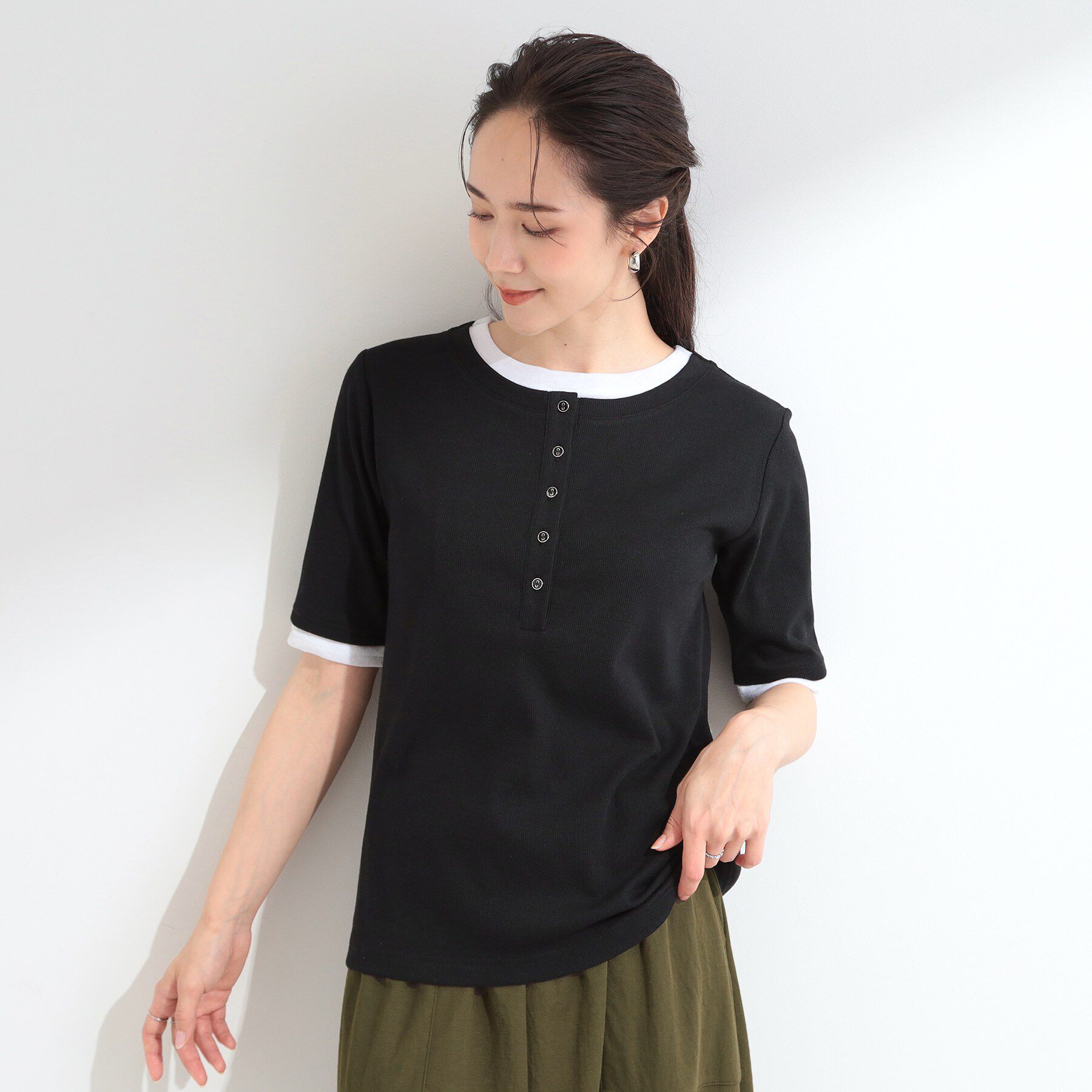 SHOO･LA･RUE「【S-LL/洗濯機可】二の腕隠れる 配色レイヤード風 ヘンリーネック5分袖Tシャツ」|Tシャツ・カットソー|
