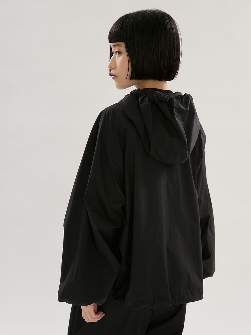 emmi atelier「【ONLINE限定カラーあり】ギャザーディテールナイロンブルゾン【セットアップ対応】/撥水」|ブルゾン・スタジャン|
