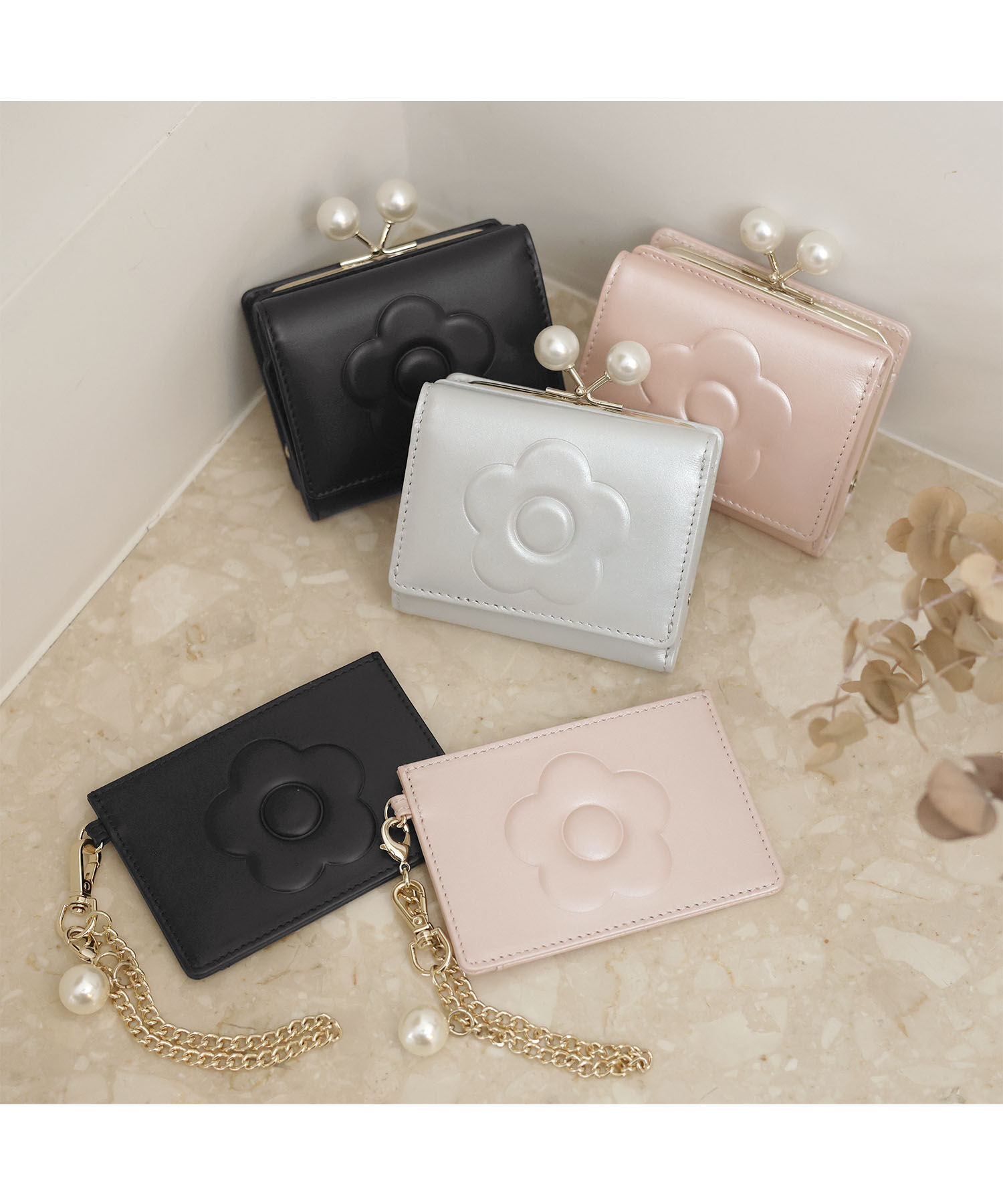 MARY QUANT「エンボスデイジーパール ガマ口ウォレット」|財布|
