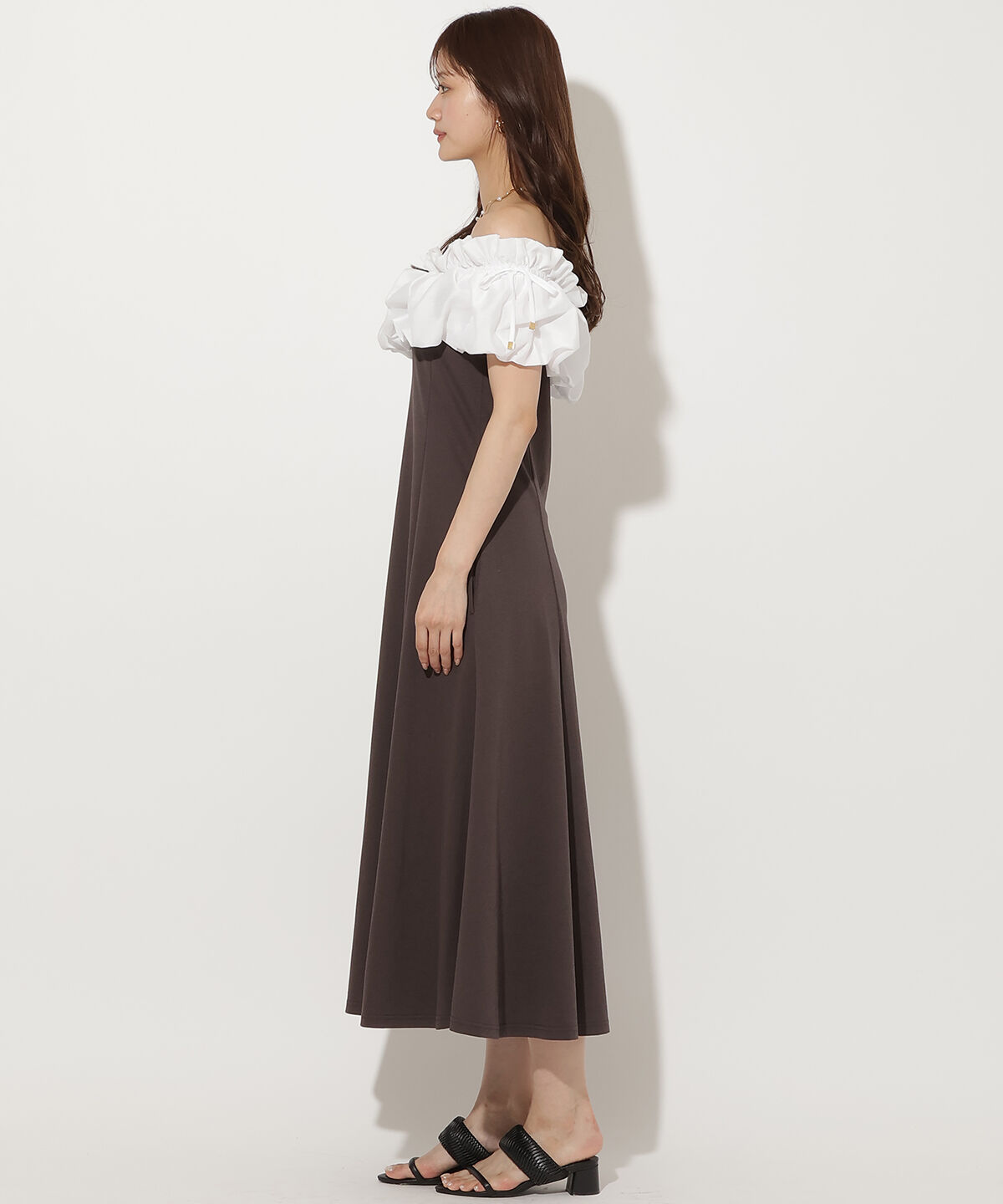 アンドクチュール「オフショルフリルカットワンピース」|ワンピース|