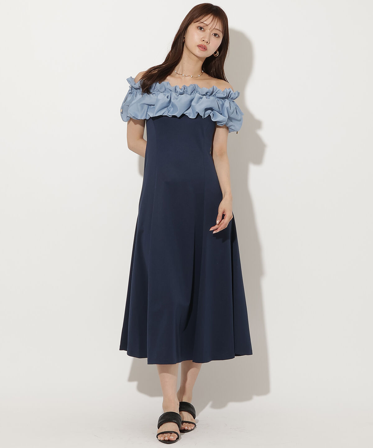 アンドクチュール「オフショルフリルカットワンピース」|ワンピース|ネイビー