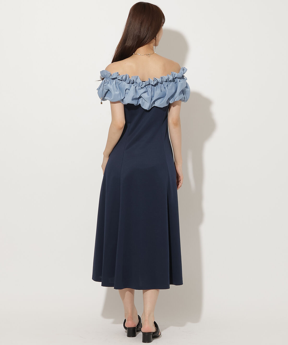 アンドクチュール「オフショルフリルカットワンピース」|ワンピース|