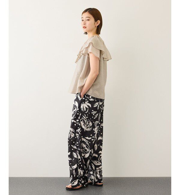 ROPE「【WEB限定カラー】Vネックフリルブラウス(無地・ピンストライプ)/イージーケア」|シャツ・ブラウス|