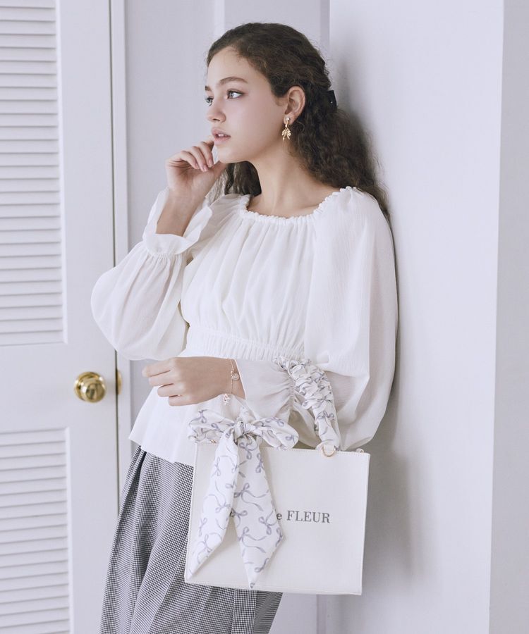 Maison de FLEUR「【2WAY/スカーフ付き】ギャザーハンドル2Wayバッグ」|ハンドバッグ|グレー